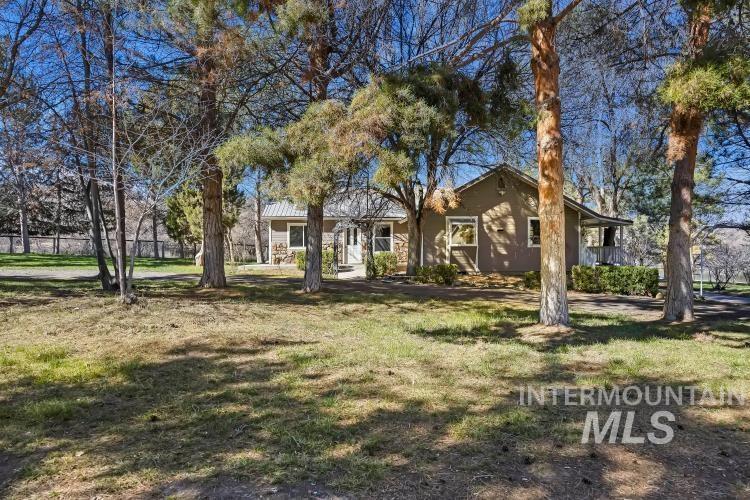 1152 Hidden Lake Lane, Buhl, Idaho 83316, 3 Bedrooms, 2 Bathrooms, Residential For Sale, Price $675,000,MLS 98978178