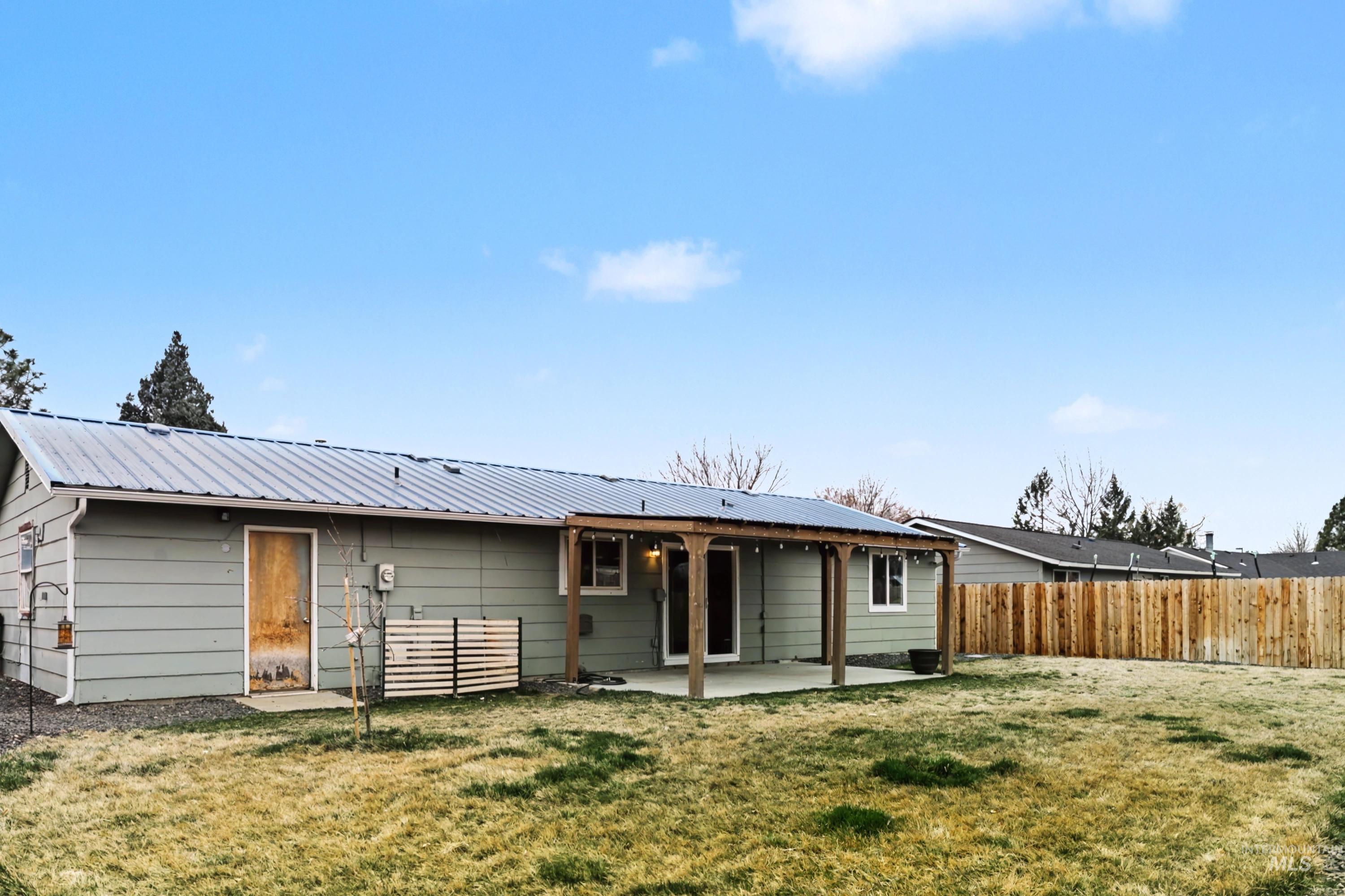 638 W TRINI, Kuna, Idaho 83634, 3 Bedrooms, 1 Bathroom, Residential For Sale, Price $325,000,MLS 98978180