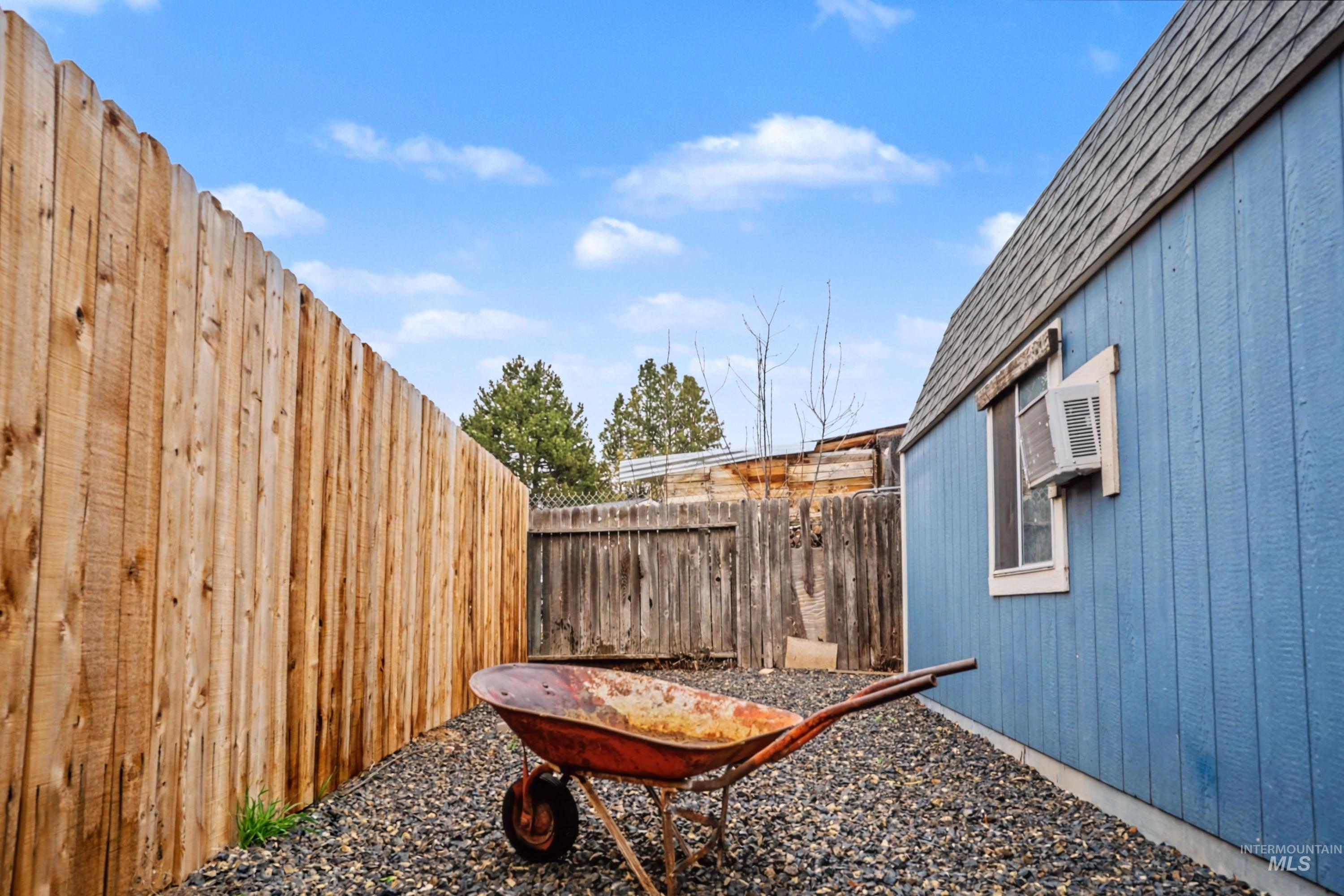 638 W TRINI, Kuna, Idaho 83634, 3 Bedrooms, 1 Bathroom, Residential For Sale, Price $325,000,MLS 98978180