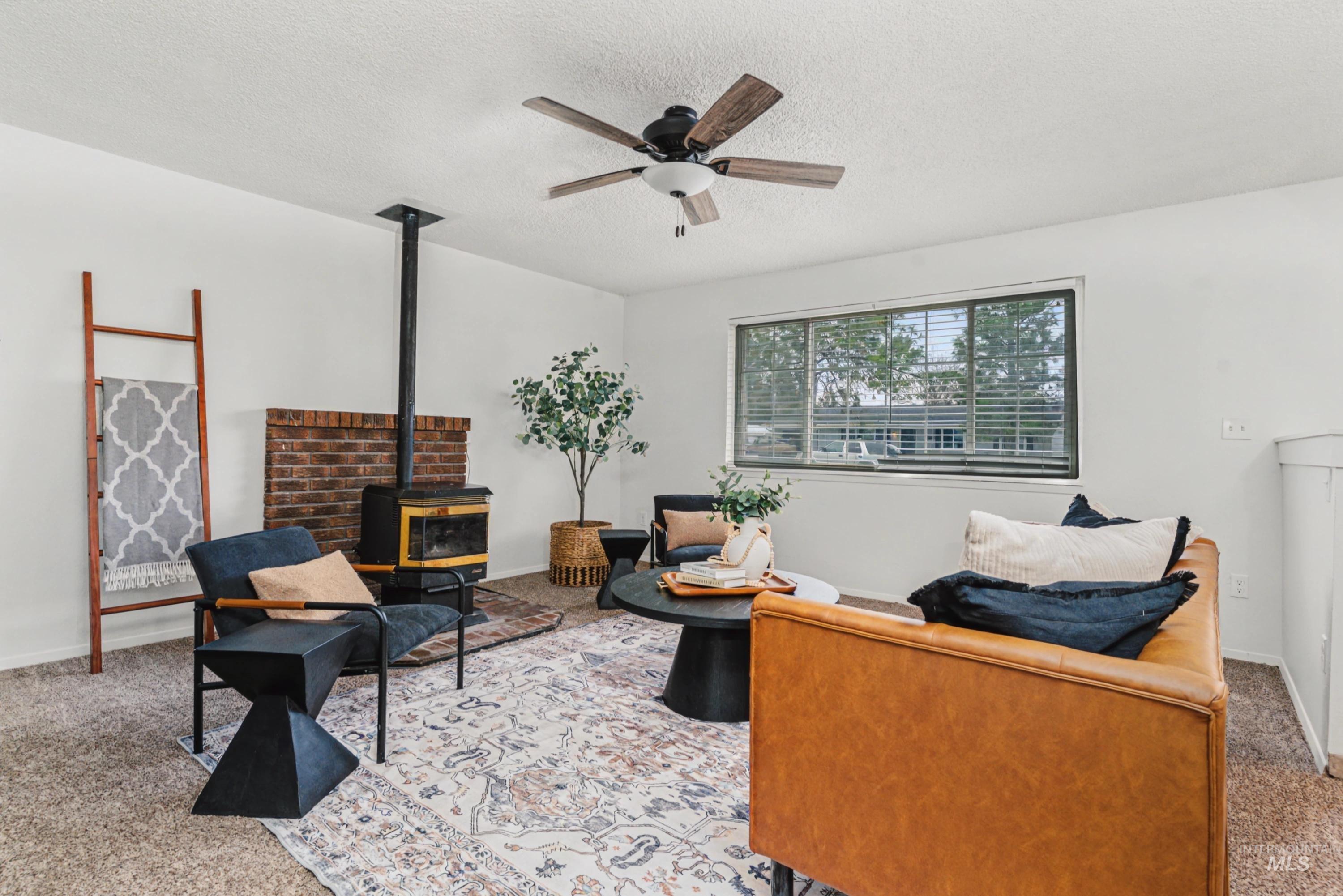 638 W TRINI, Kuna, Idaho 83634, 3 Bedrooms, 1 Bathroom, Residential For Sale, Price $325,000,MLS 98978180