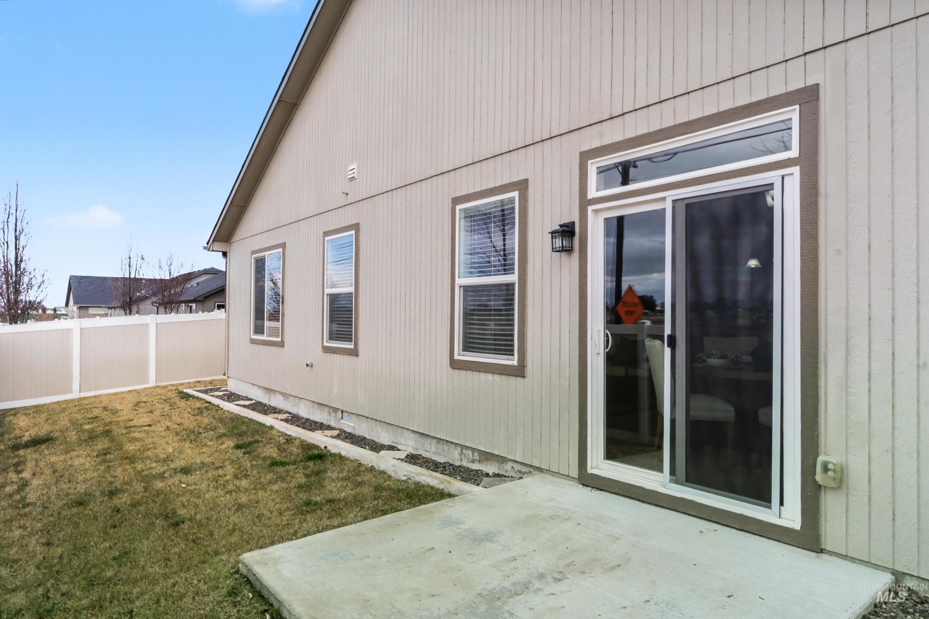 3865 S WINDY RIDGE DR, Nampa, Idaho 83686, 3 Bedrooms, 2 Bathrooms, Residential For Sale, Price $405,000,MLS 98978181