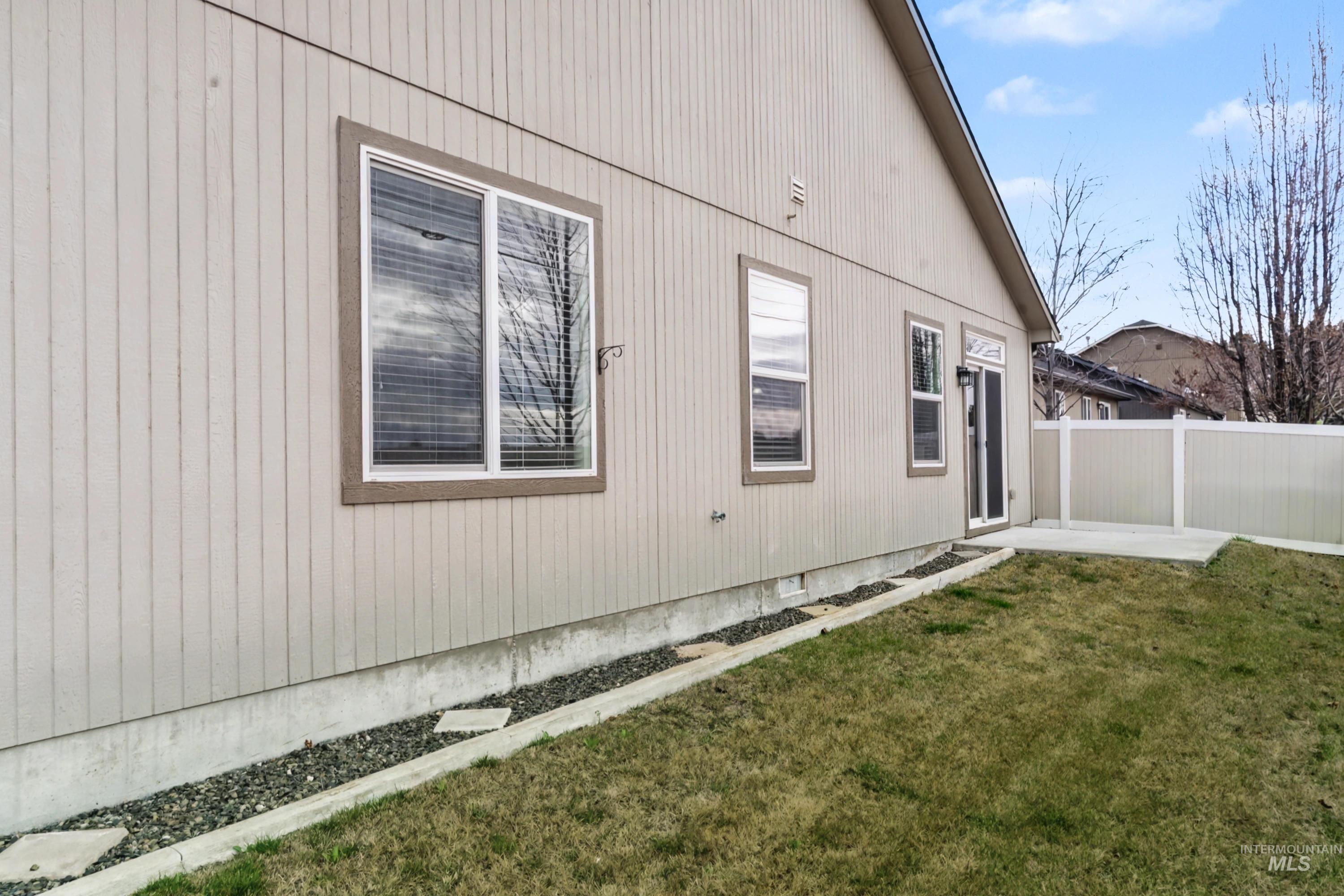 3865 S WINDY RIDGE DR, Nampa, Idaho 83686, 3 Bedrooms, 2 Bathrooms, Residential For Sale, Price $405,000,MLS 98978181
