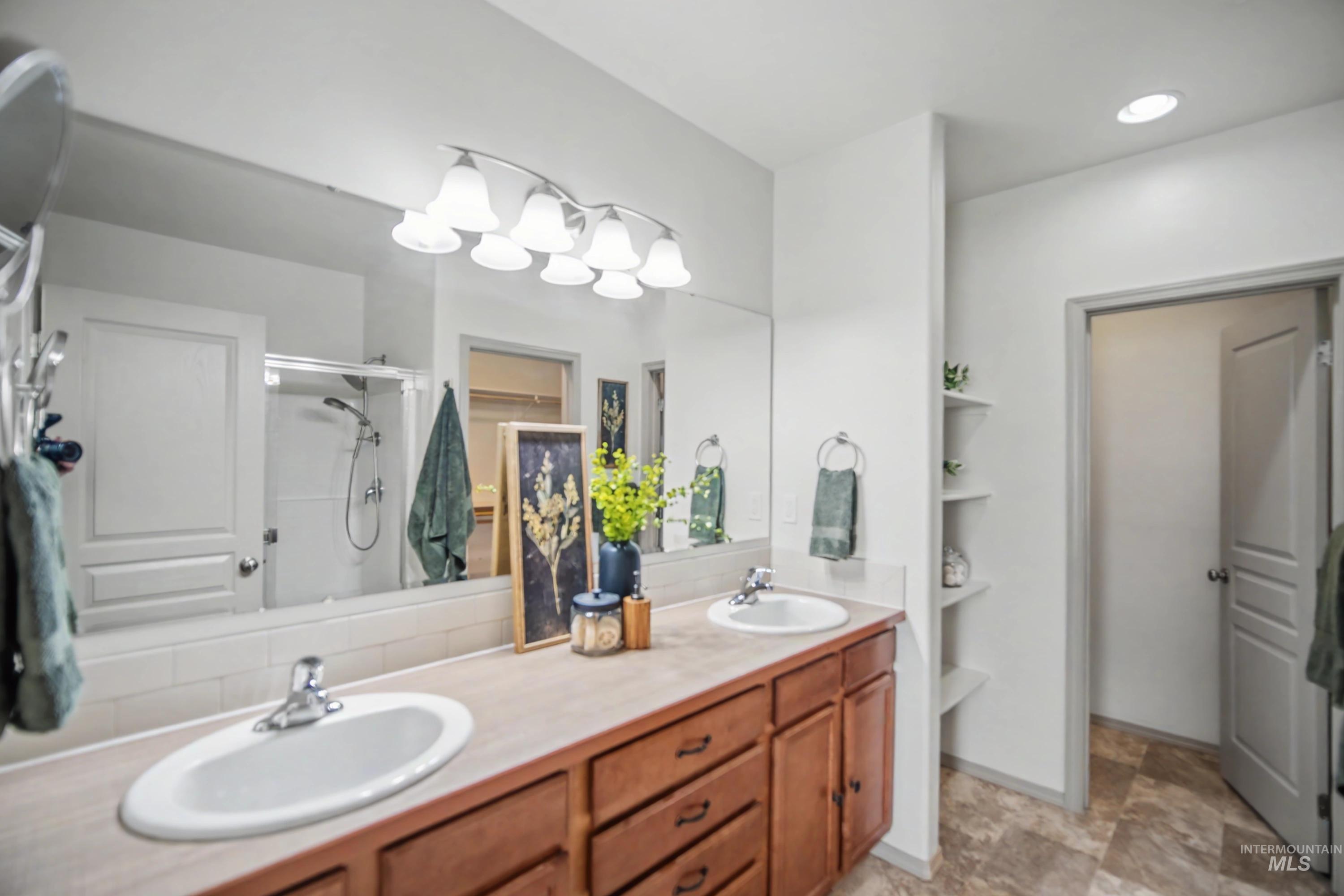 3865 S WINDY RIDGE DR, Nampa, Idaho 83686, 3 Bedrooms, 2 Bathrooms, Residential For Sale, Price $405,000,MLS 98978181