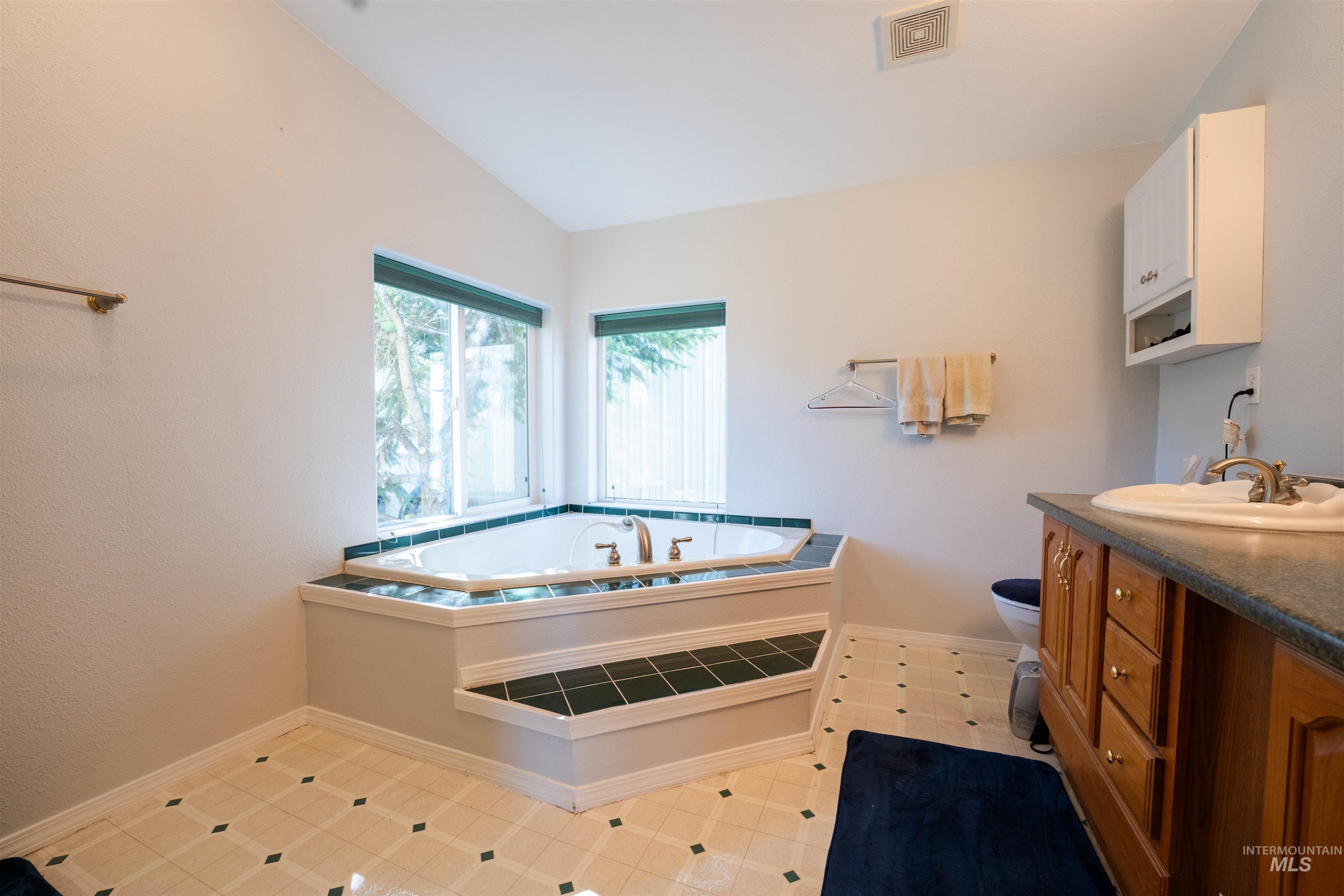 1156 W. Skagway, Kuna, Idaho 83634, 5 Bedrooms, 3 Bathrooms, Residential For Sale, Price $670,000,MLS 98978182