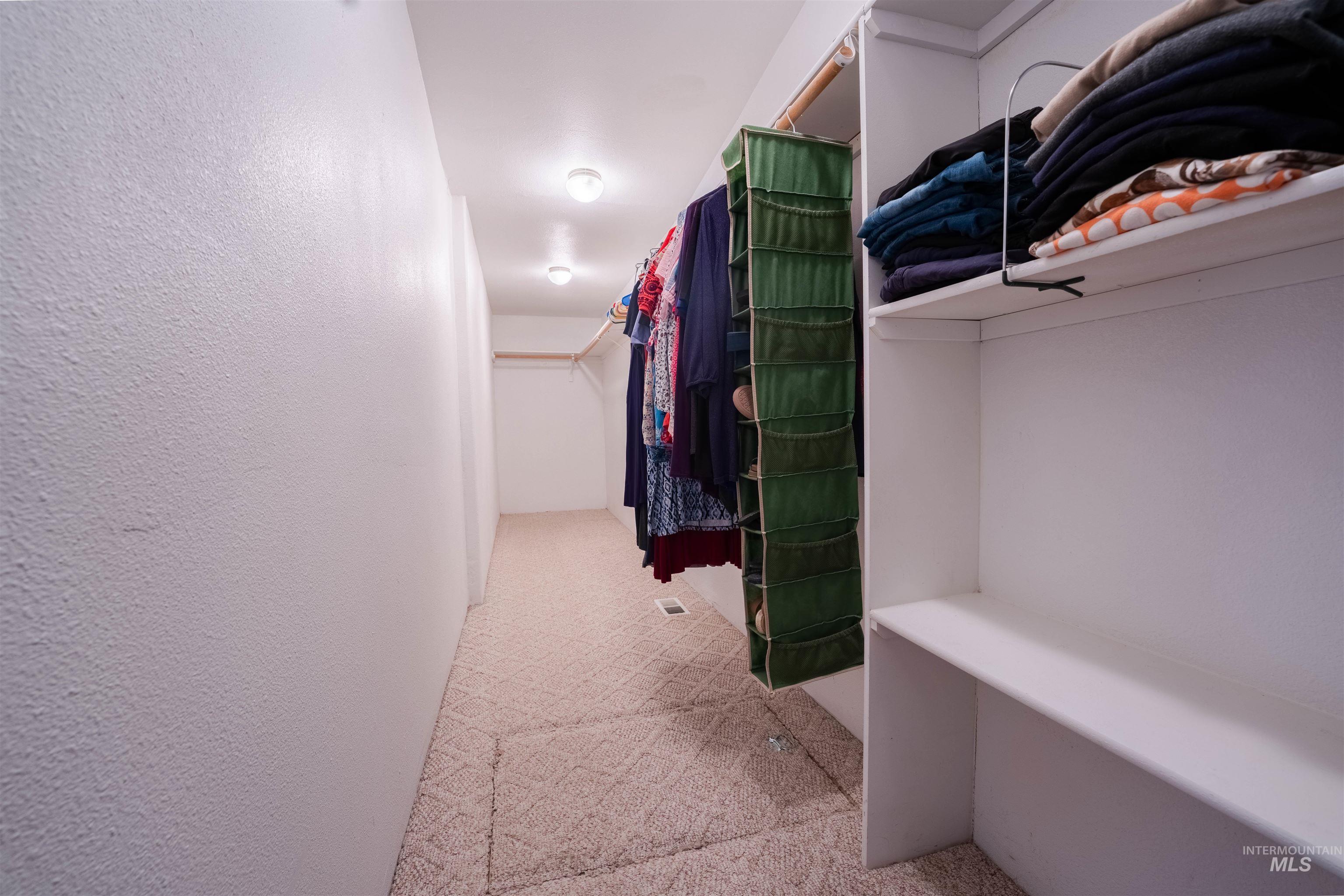 1156 W. Skagway, Kuna, Idaho 83634, 5 Bedrooms, 3 Bathrooms, Residential For Sale, Price $670,000,MLS 98978182