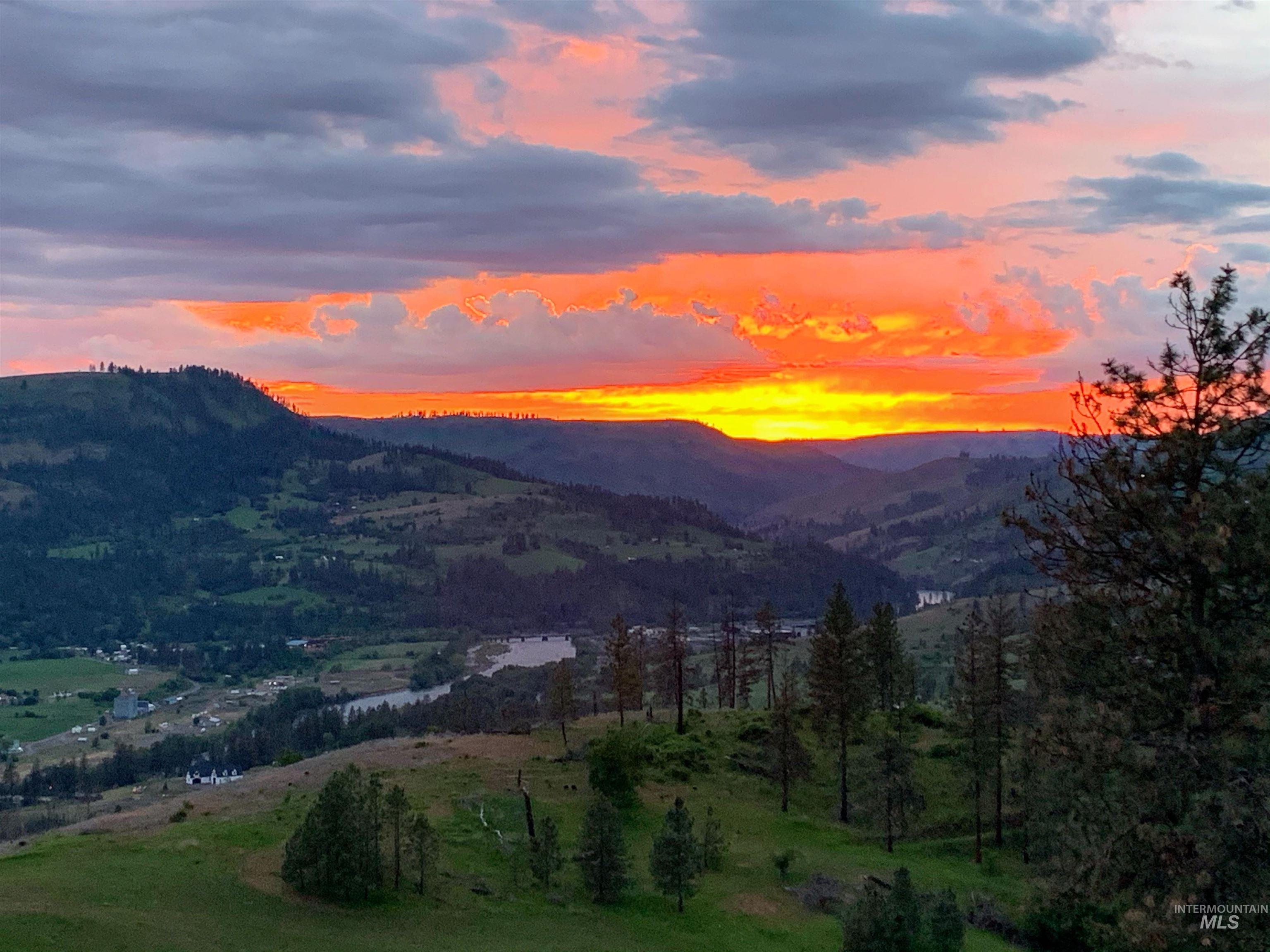 402 Beaver Slide Road, Kamiah, Idaho 83536, 2 Bedrooms, 2 Bathrooms, Residential For Sale, Price $554,000,MLS 98978187