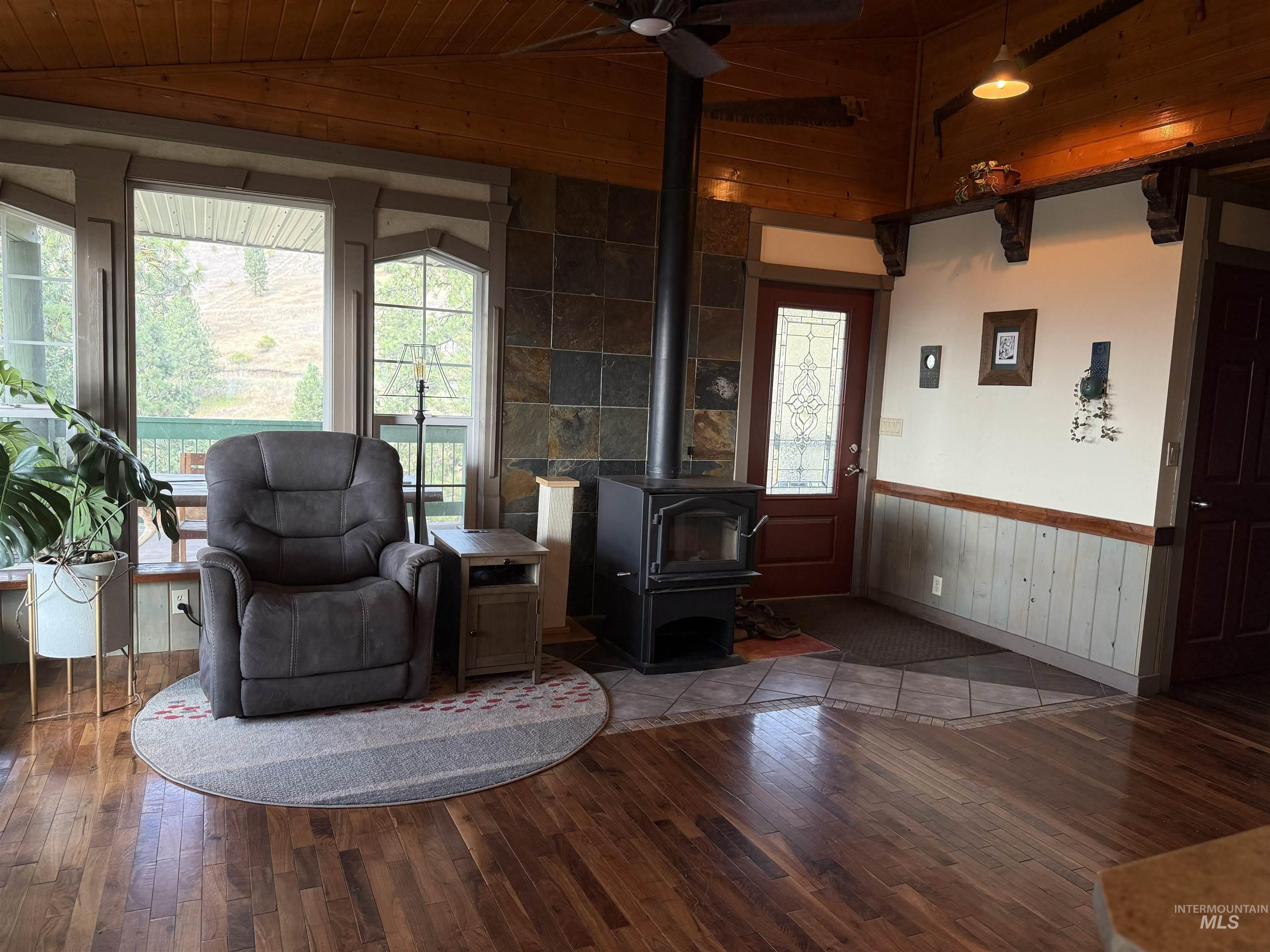 402 Beaver Slide Road, Kamiah, Idaho 83536, 2 Bedrooms, 2 Bathrooms, Residential For Sale, Price $554,000,MLS 98978187