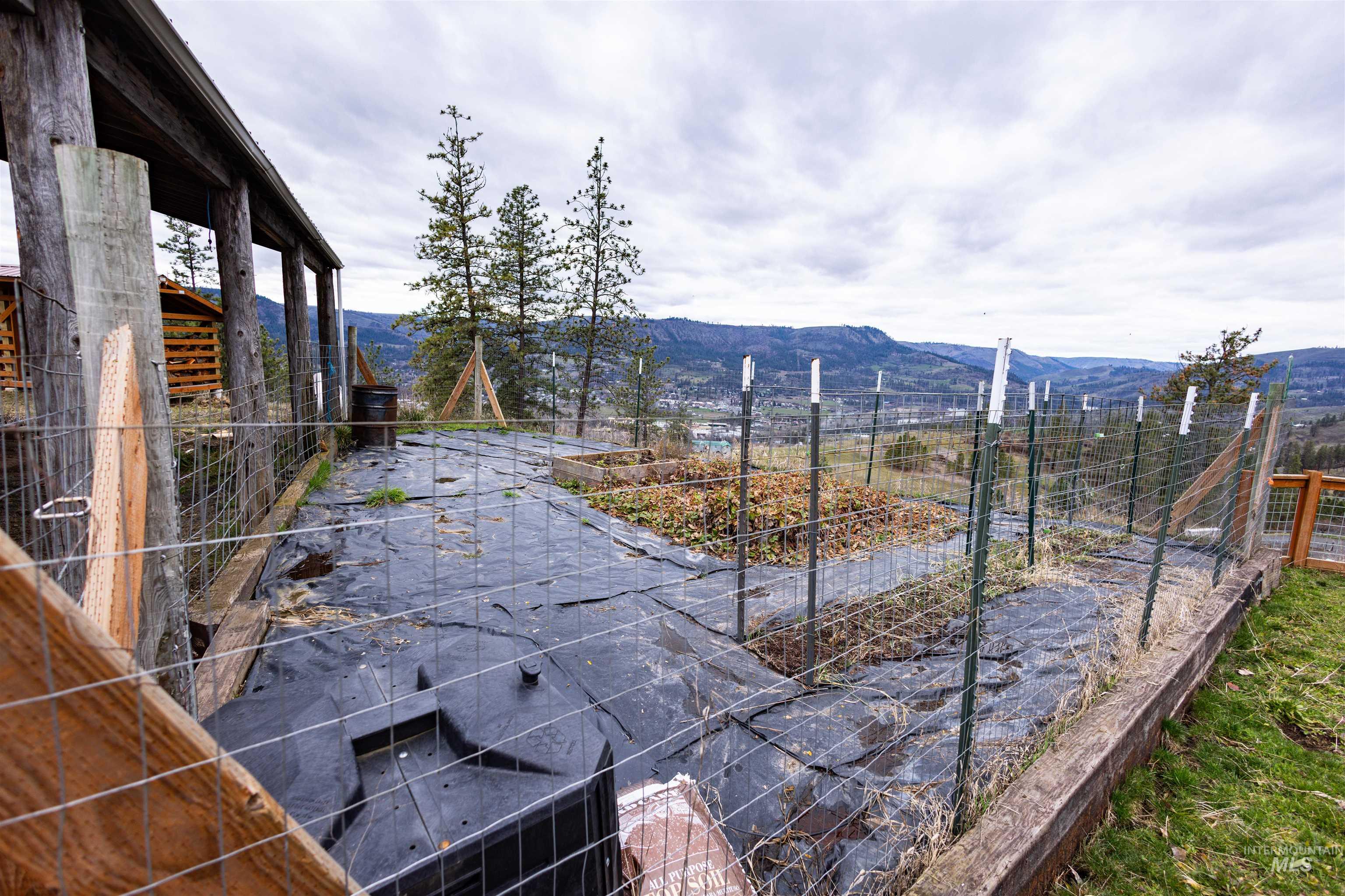 402 Beaver Slide Road, Kamiah, Idaho 83536, 2 Bedrooms, 2 Bathrooms, Residential For Sale, Price $554,000,MLS 98978187