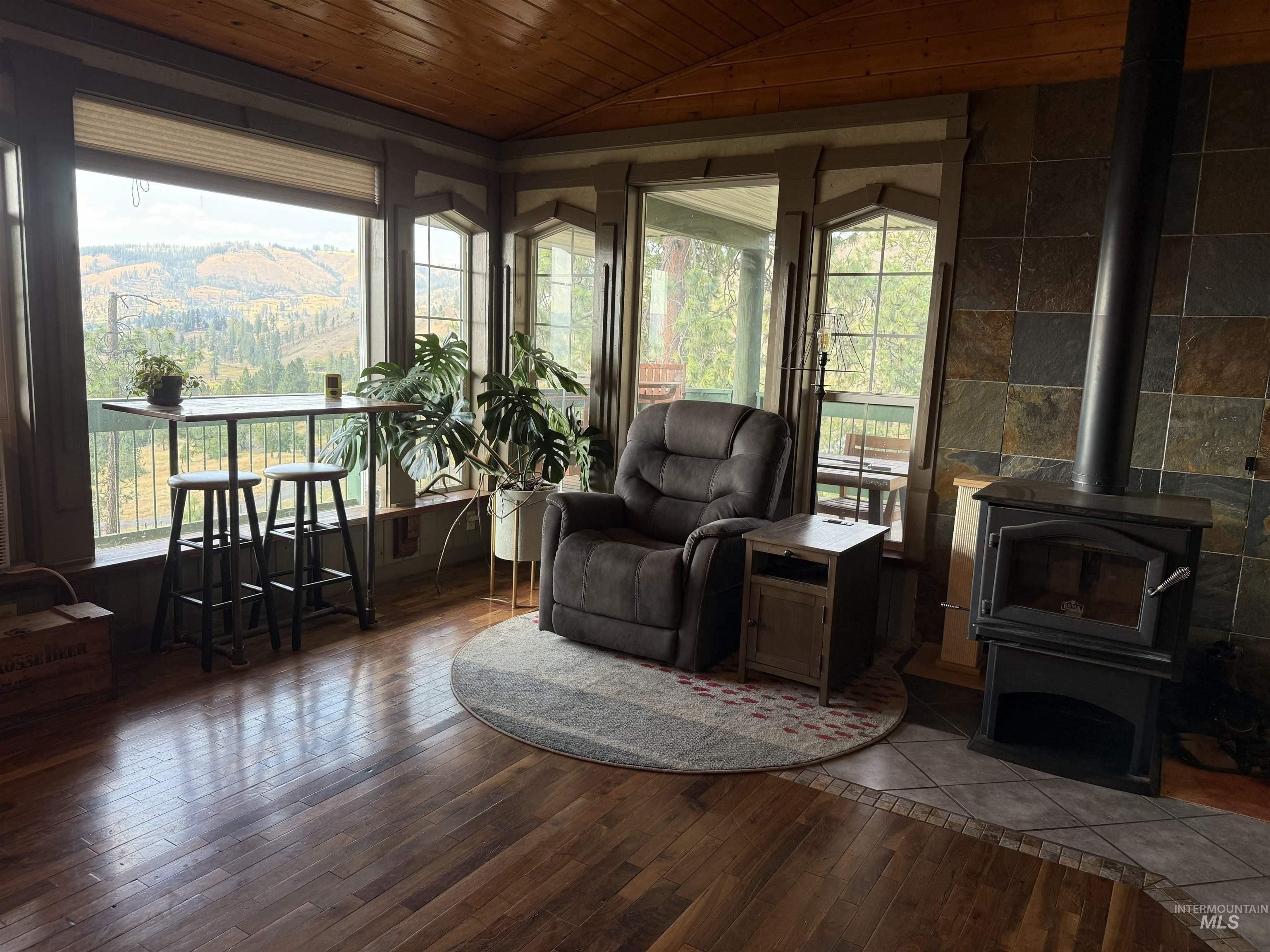 402 Beaver Slide Road, Kamiah, Idaho 83536, 2 Bedrooms, 2 Bathrooms, Residential For Sale, Price $554,000,MLS 98978187