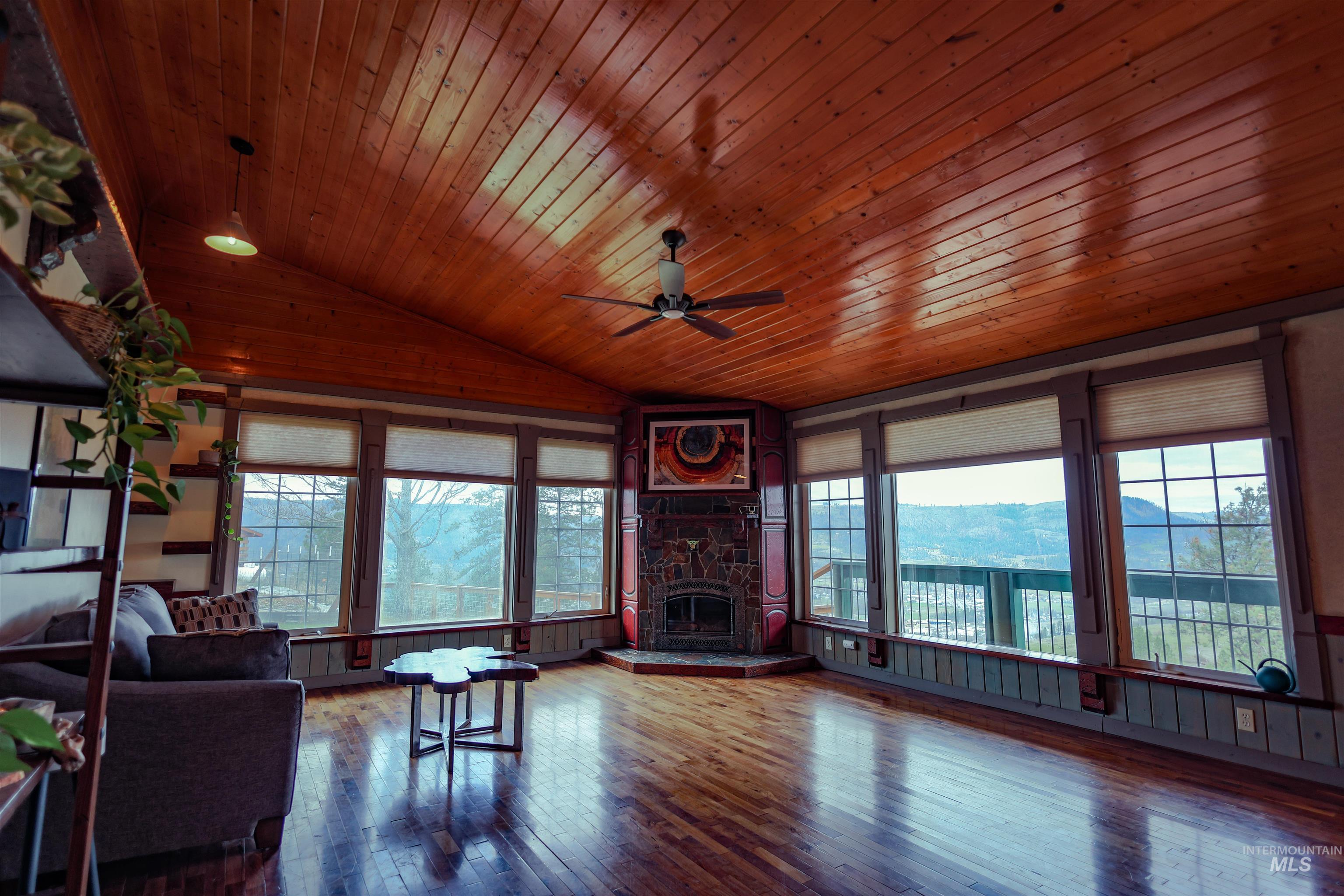 402 Beaver Slide Road, Kamiah, Idaho 83536, 2 Bedrooms, 2 Bathrooms, Residential For Sale, Price $554,000,MLS 98978187