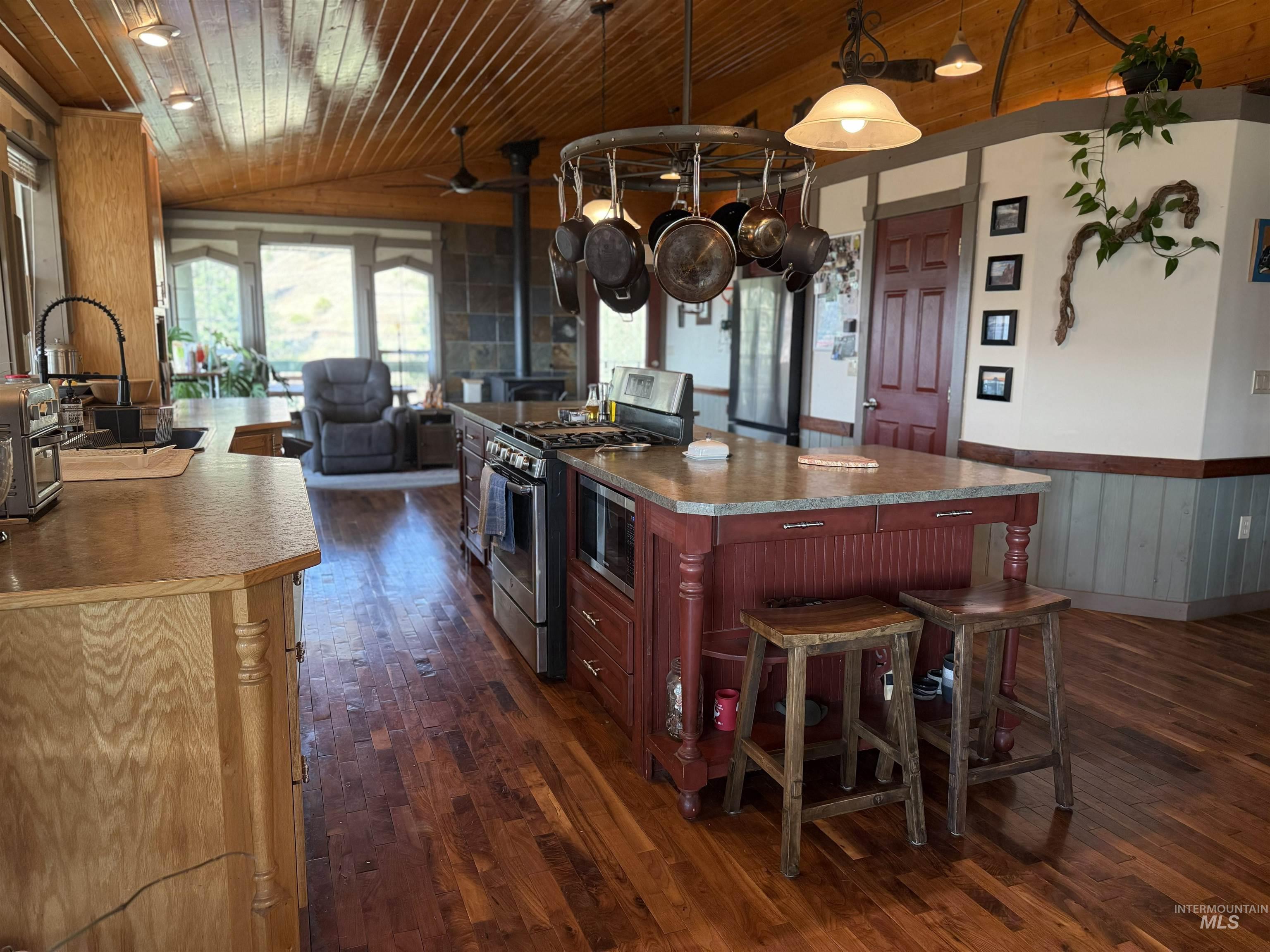 402 Beaver Slide Road, Kamiah, Idaho 83536, 2 Bedrooms, 2 Bathrooms, Residential For Sale, Price $554,000,MLS 98978187