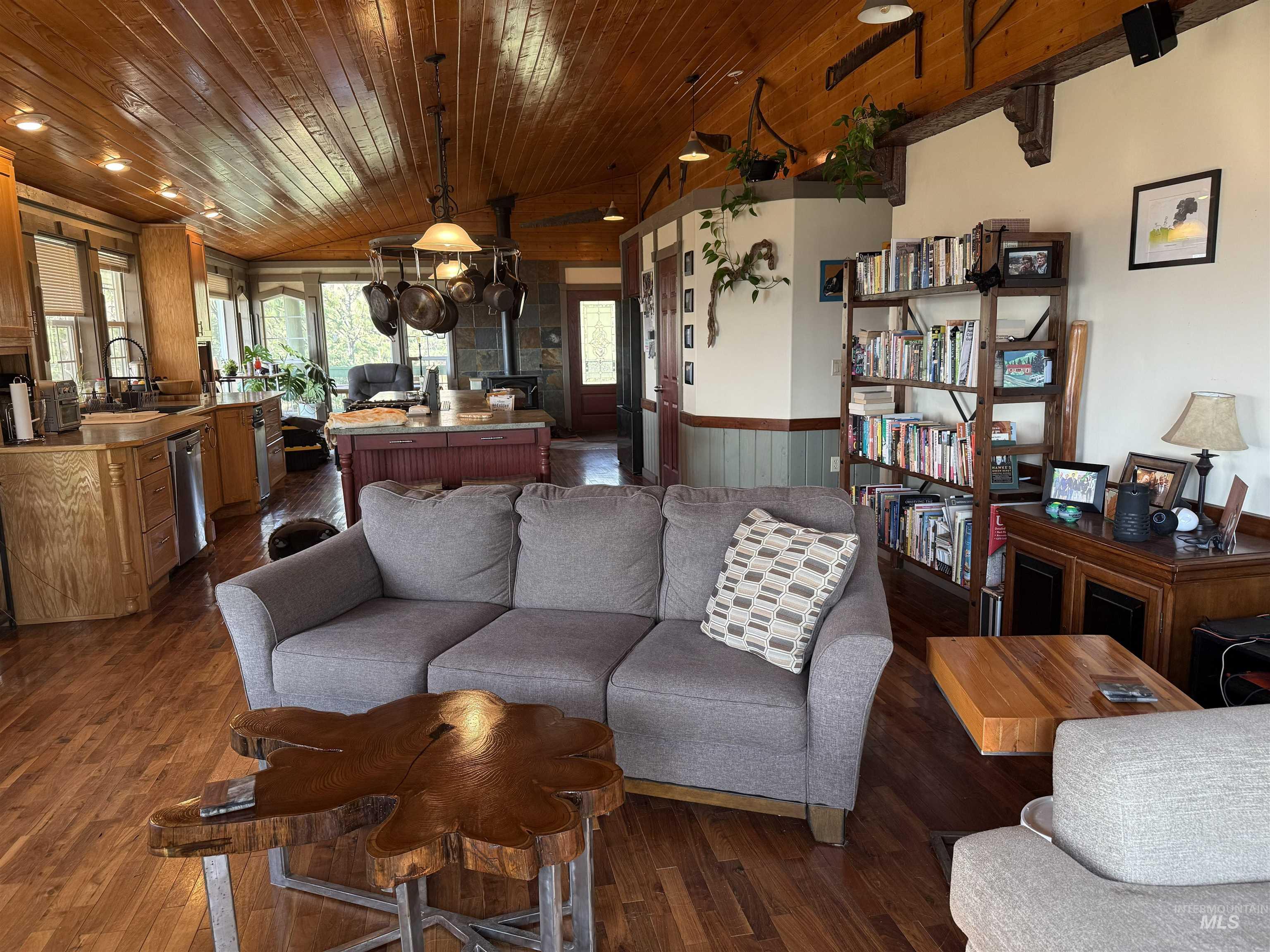 402 Beaver Slide Road, Kamiah, Idaho 83536, 2 Bedrooms, 2 Bathrooms, Residential For Sale, Price $554,000,MLS 98978187