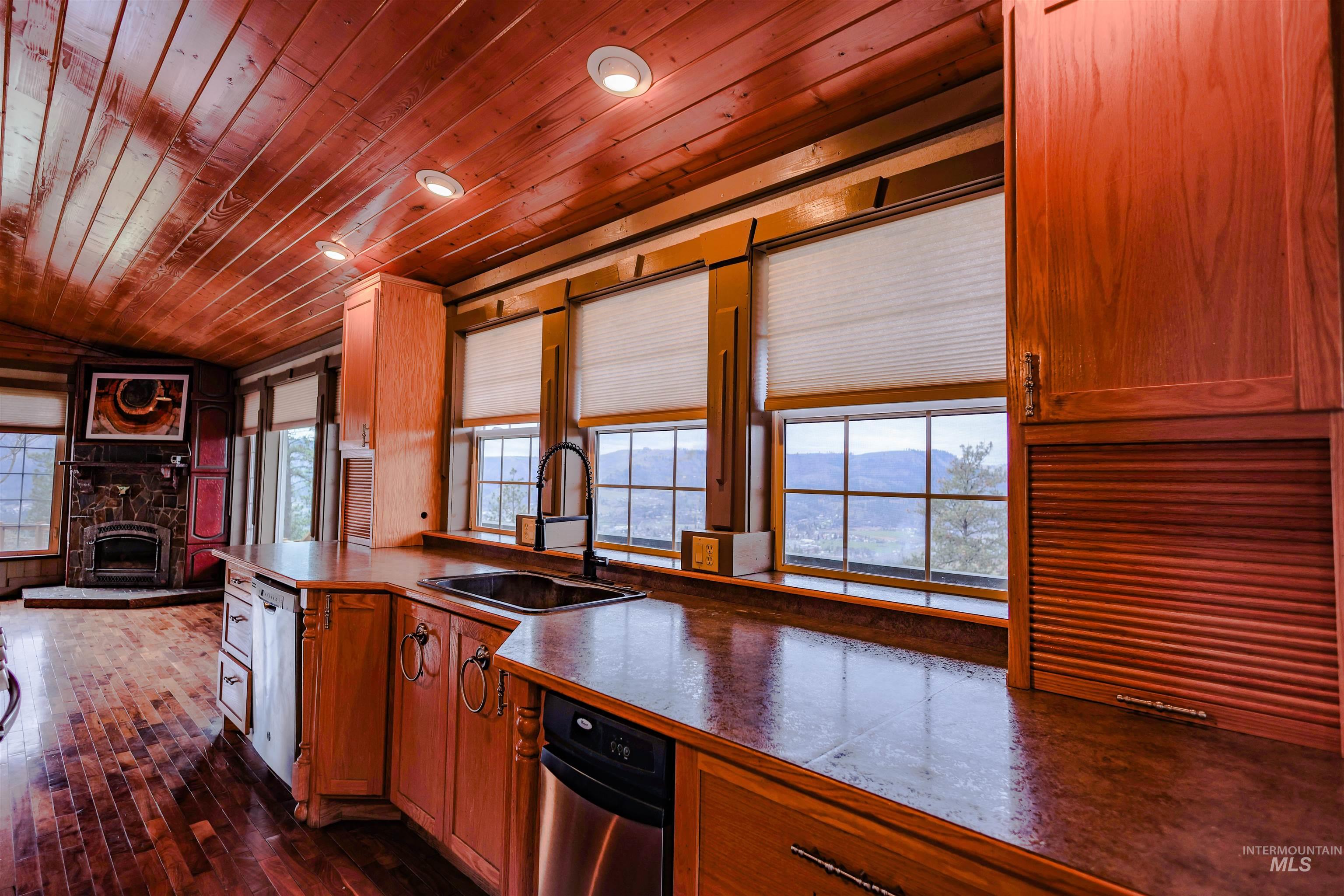 402 Beaver Slide Road, Kamiah, Idaho 83536, 2 Bedrooms, 2 Bathrooms, Residential For Sale, Price $554,000,MLS 98978187