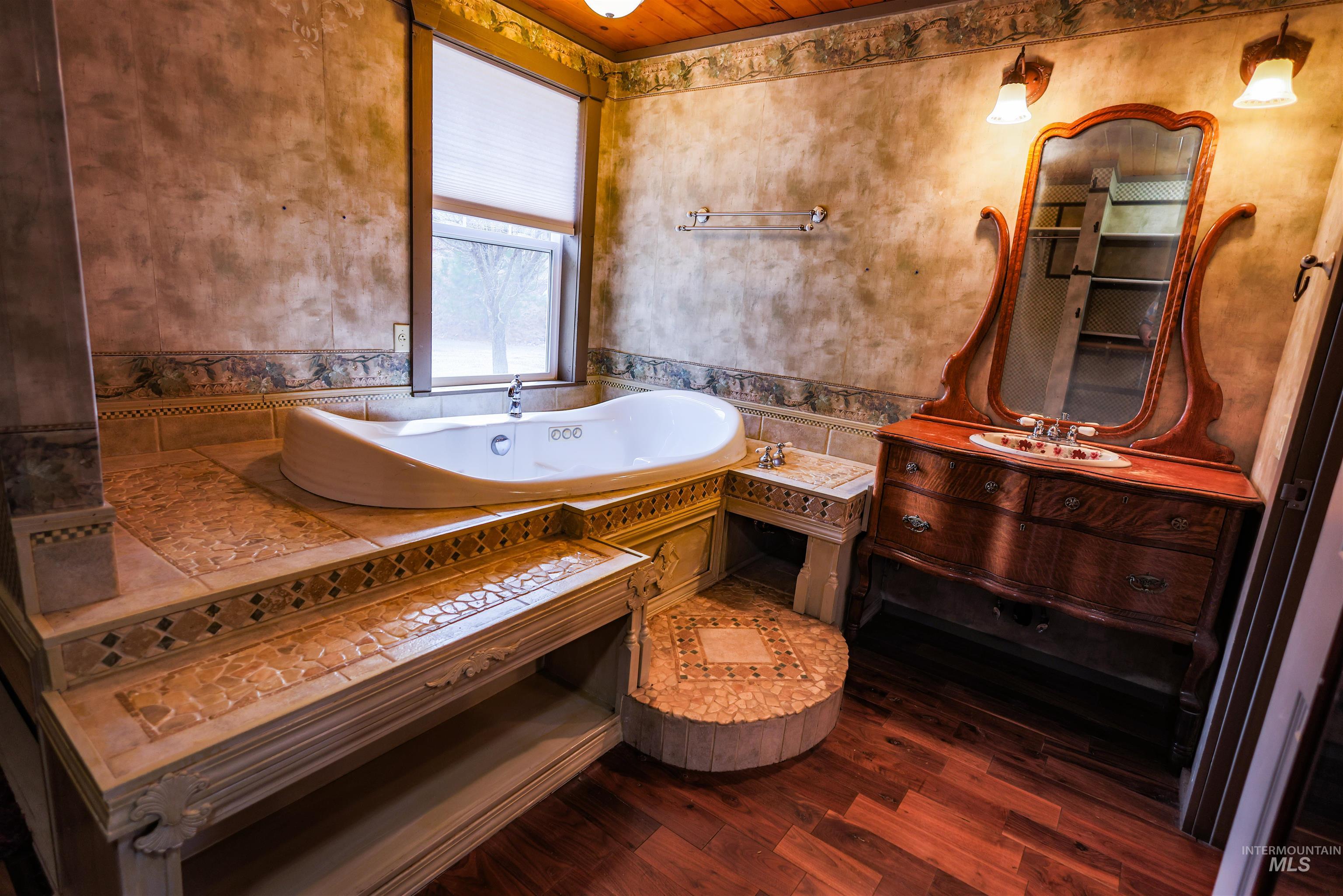 402 Beaver Slide Road, Kamiah, Idaho 83536, 2 Bedrooms, 2 Bathrooms, Residential For Sale, Price $554,000,MLS 98978187