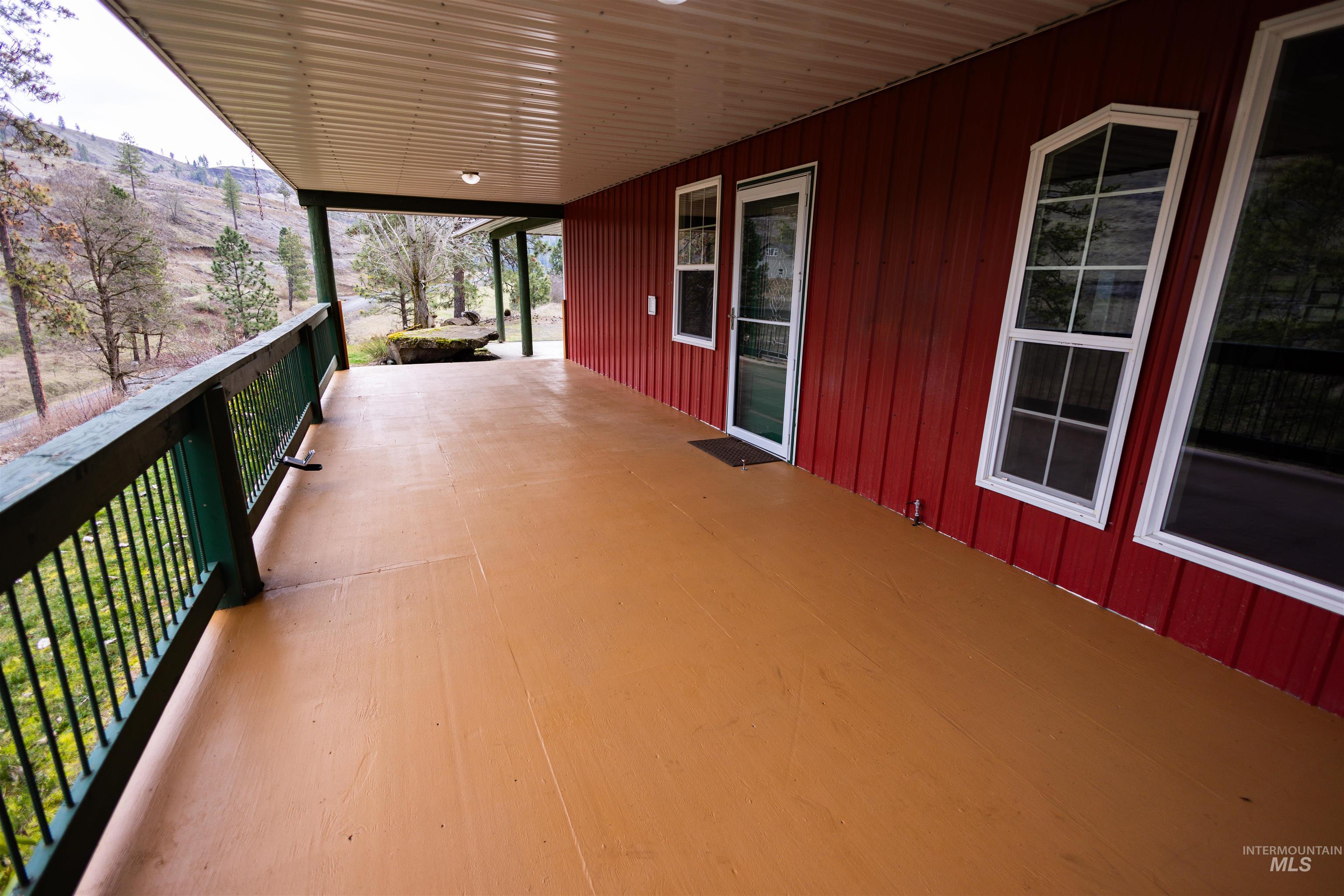 402 Beaver Slide Road, Kamiah, Idaho 83536, 2 Bedrooms, 2 Bathrooms, Residential For Sale, Price $554,000,MLS 98978187