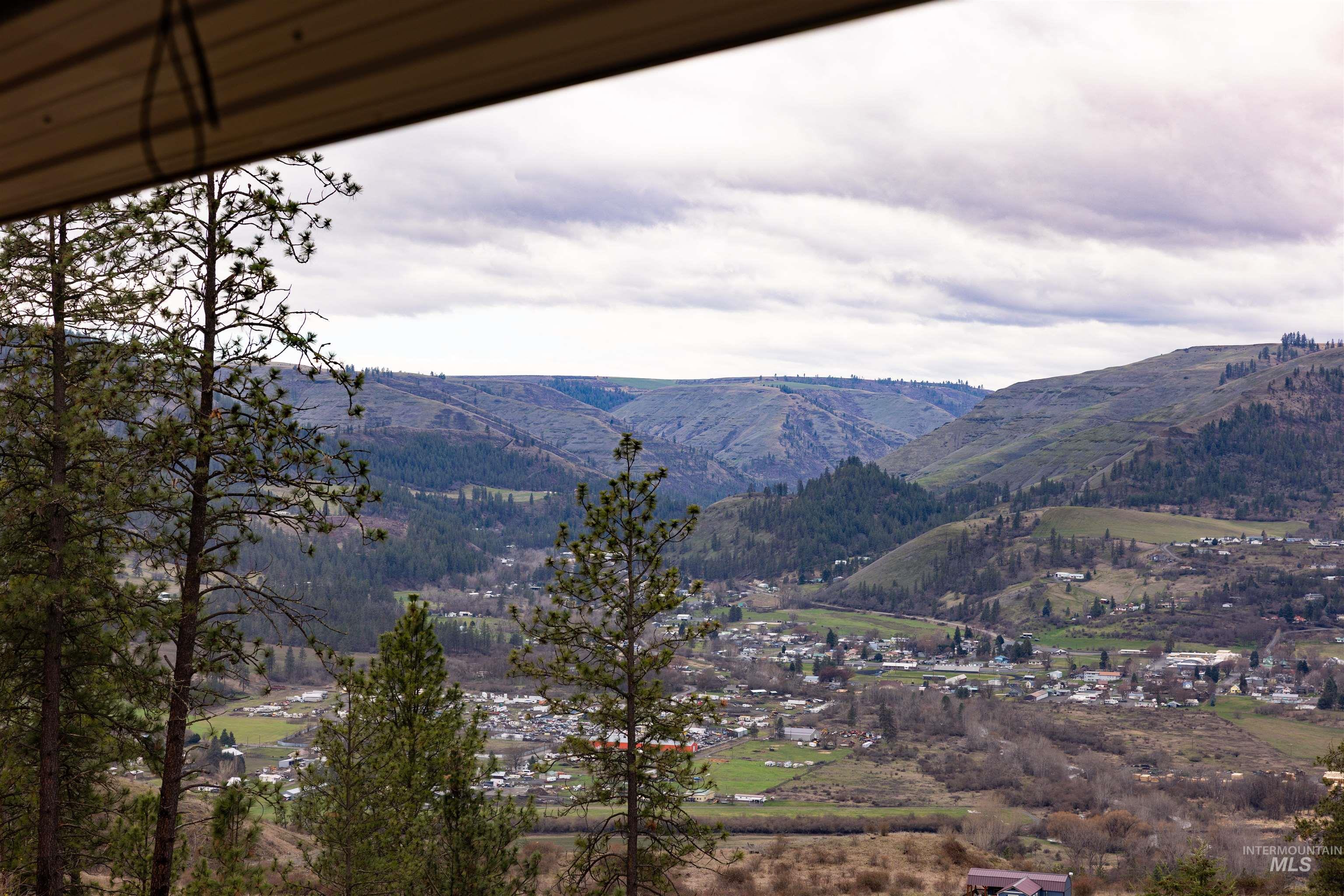 402 Beaver Slide Road, Kamiah, Idaho 83536, 2 Bedrooms, 2 Bathrooms, Residential For Sale, Price $554,000,MLS 98978187