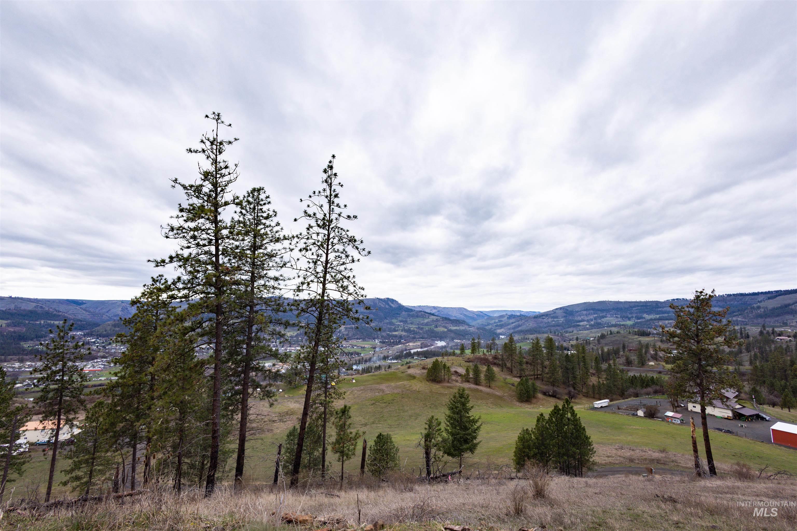 402 Beaver Slide Road, Kamiah, Idaho 83536, 2 Bedrooms, 2 Bathrooms, Residential For Sale, Price $554,000,MLS 98978187