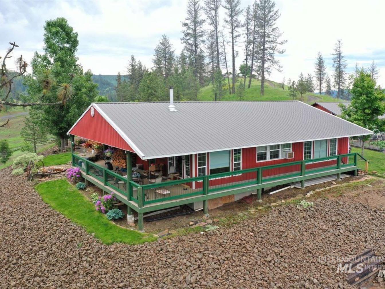 402 Beaver Slide Road, Kamiah, Idaho 83536, 2 Bedrooms, 2 Bathrooms, Residential For Sale, Price $554,000,MLS 98978187