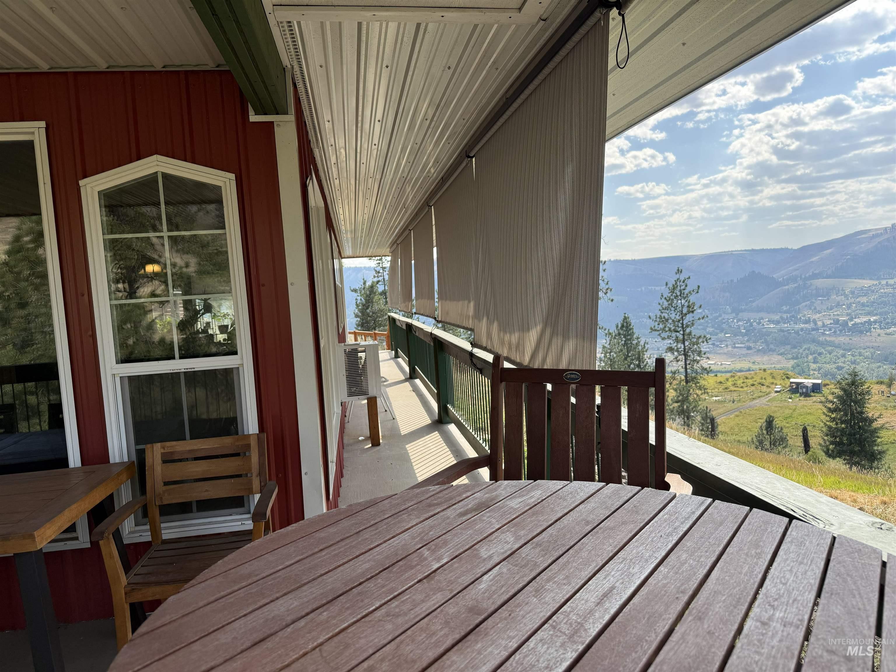 402 Beaver Slide Road, Kamiah, Idaho 83536, 2 Bedrooms, 2 Bathrooms, Residential For Sale, Price $554,000,MLS 98978187