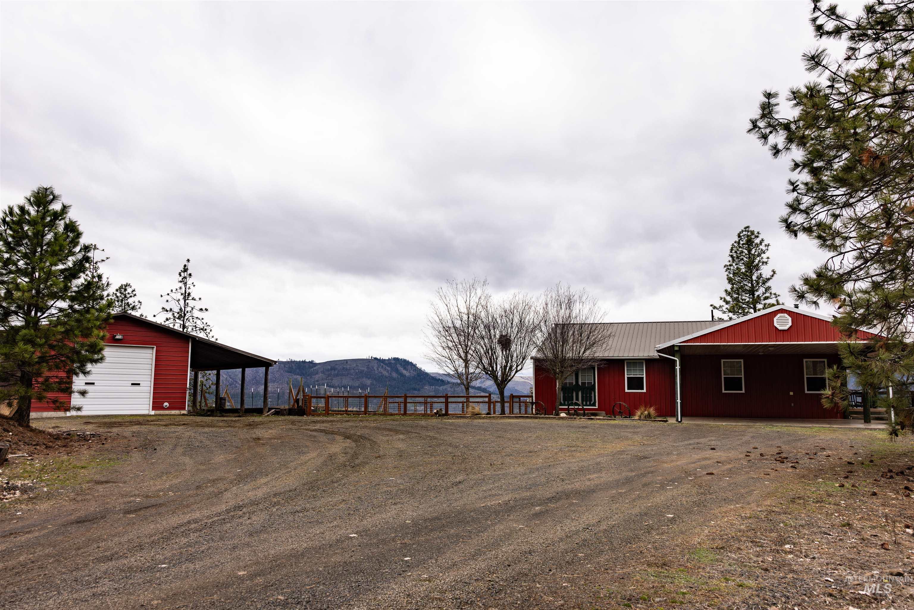 402 Beaver Slide Road, Kamiah, Idaho 83536, 2 Bedrooms, 2 Bathrooms, Residential For Sale, Price $554,000,MLS 98978187