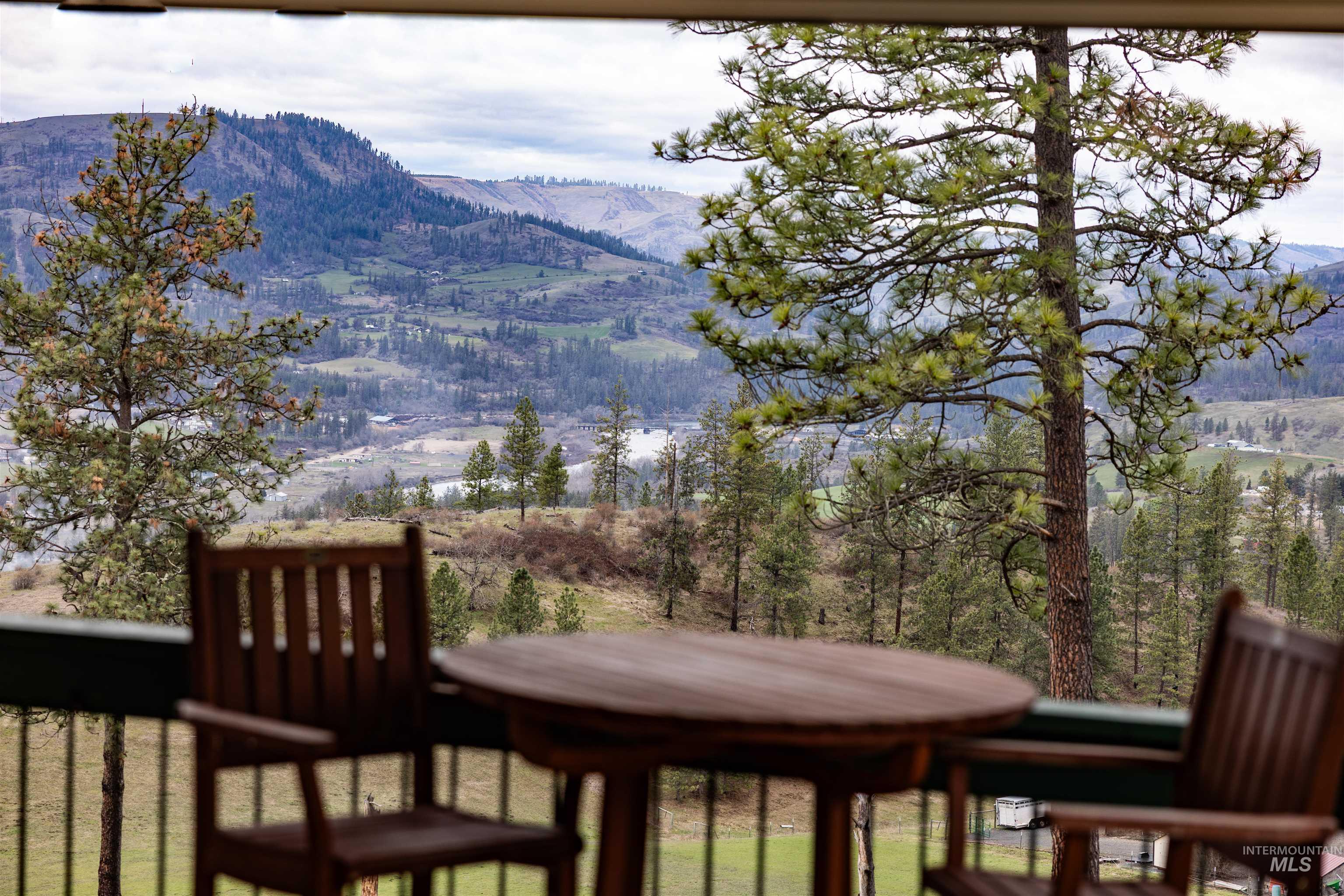 402 Beaver Slide Road, Kamiah, Idaho 83536, 2 Bedrooms, 2 Bathrooms, Residential For Sale, Price $554,000,MLS 98978187