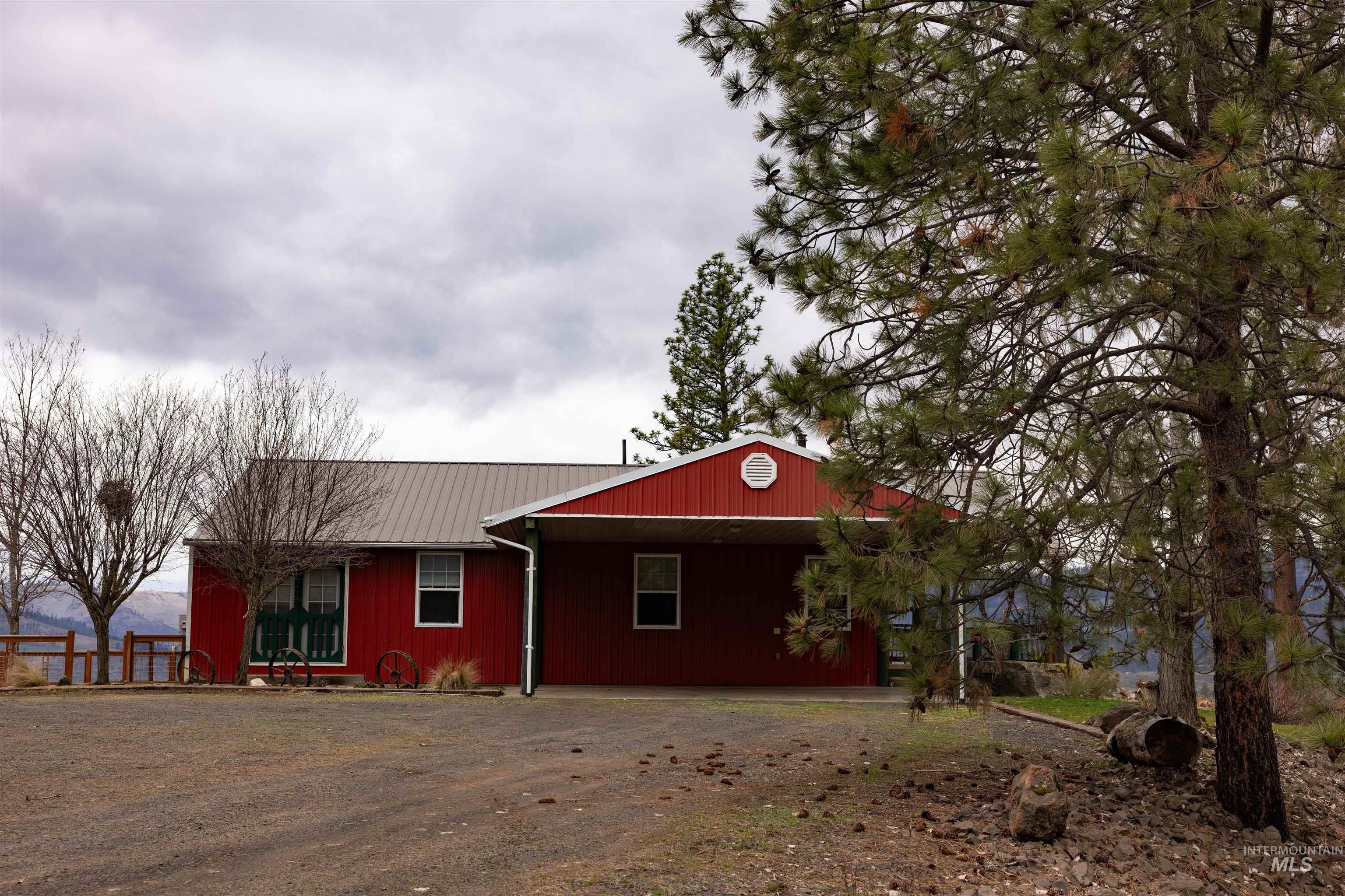 402 Beaver Slide Road, Kamiah, Idaho 83536, 2 Bedrooms, 2 Bathrooms, Residential For Sale, Price $554,000,MLS 98978187