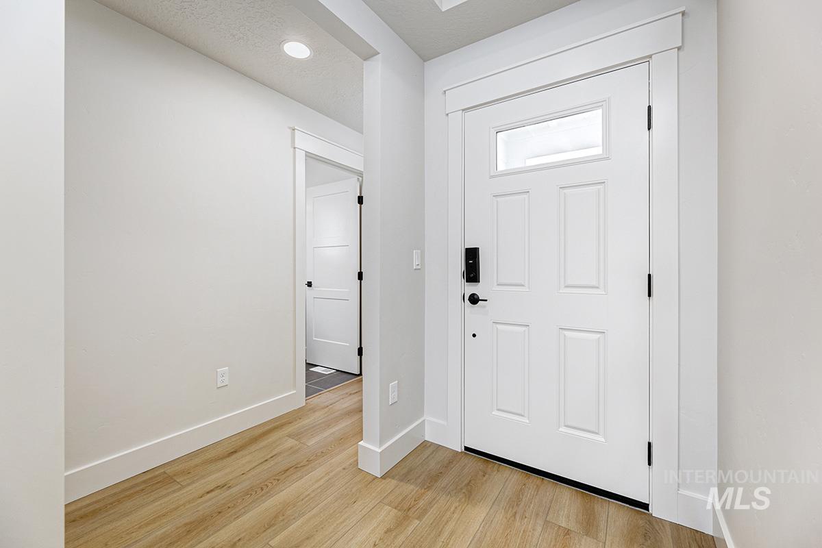 7135 S Skybreak Lane, Meridian, Idaho 83642, 3 Bedrooms, 2 Bathrooms, Residential For Sale, Price $512,000,MLS 98978191