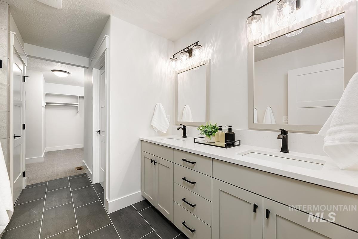 7135 S Skybreak Lane, Meridian, Idaho 83642, 3 Bedrooms, 2 Bathrooms, Residential For Sale, Price $512,000,MLS 98978191