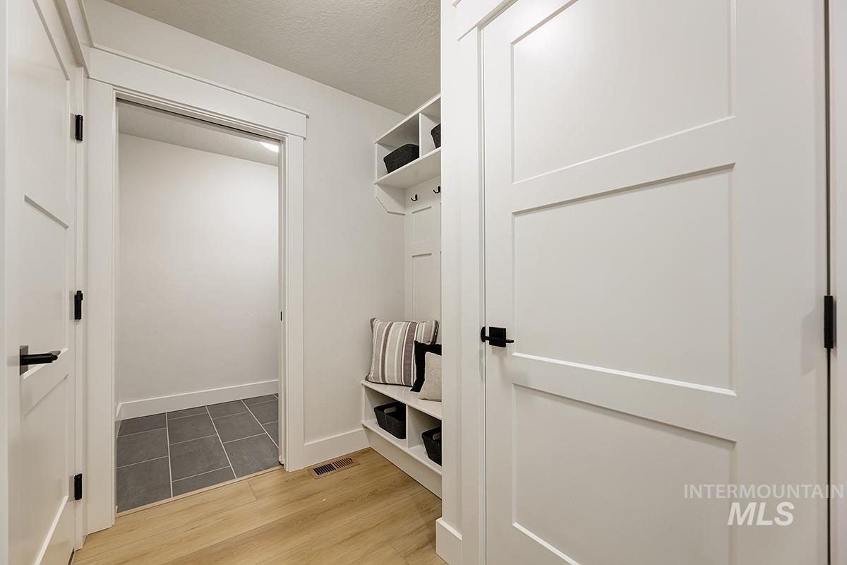 7135 S Skybreak Lane, Meridian, Idaho 83642, 3 Bedrooms, 2 Bathrooms, Residential For Sale, Price $512,000,MLS 98978191