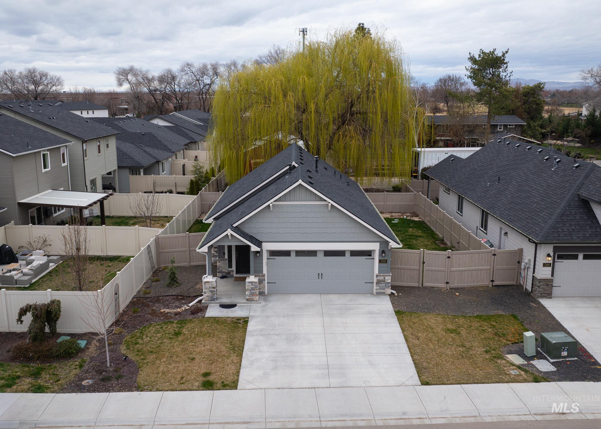 1398 W Woodpine St, Meridian, Idaho 83646, 2 Bedrooms, 2 Bathrooms, Residential For Sale, Price $404,999,MLS 98978193