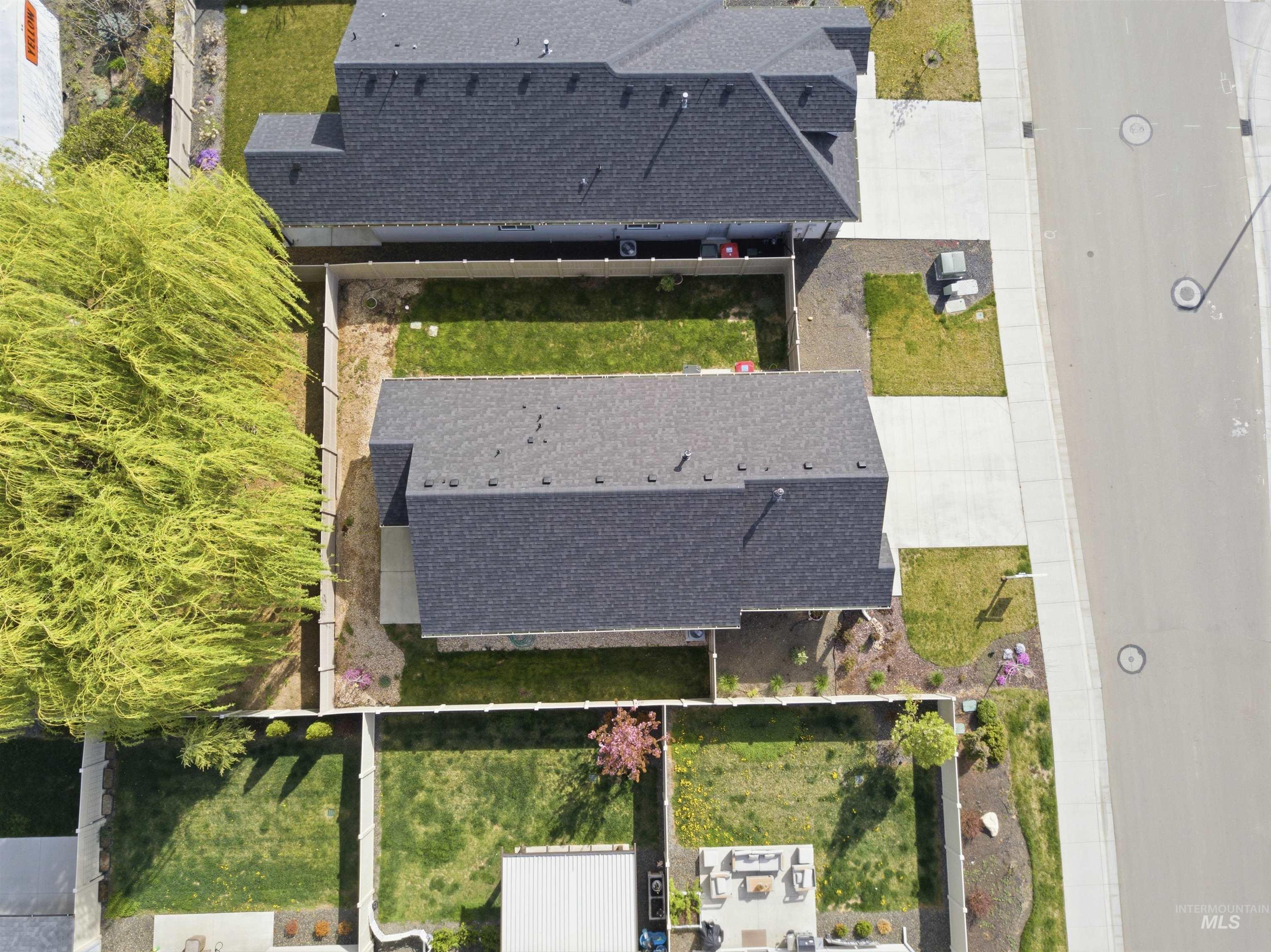 1398 W Woodpine St, Meridian, Idaho 83646, 2 Bedrooms, 2 Bathrooms, Residential For Sale, Price $399,999,MLS 98978193