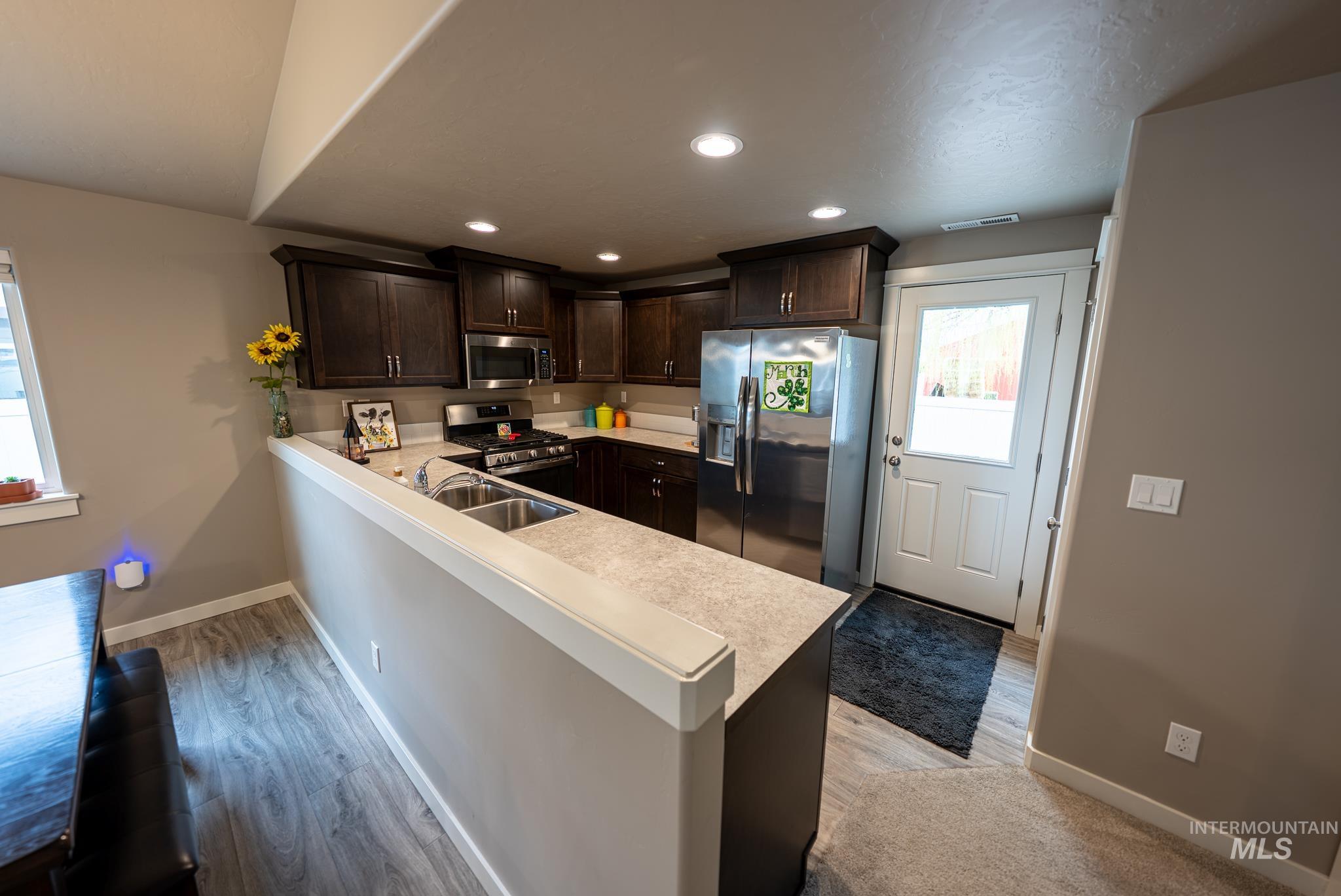 1398 W Woodpine St, Meridian, Idaho 83646, 2 Bedrooms, 2 Bathrooms, Residential For Sale, Price $404,999,MLS 98978193