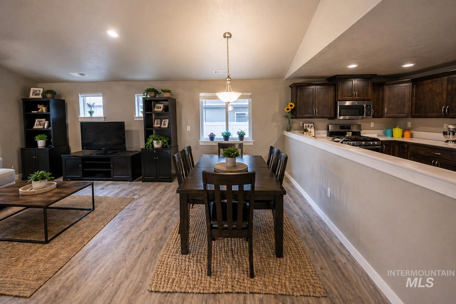 1398 W Woodpine St, Meridian, Idaho 83646, 2 Bedrooms, 2 Bathrooms, Residential For Sale, Price $399,999,MLS 98978193