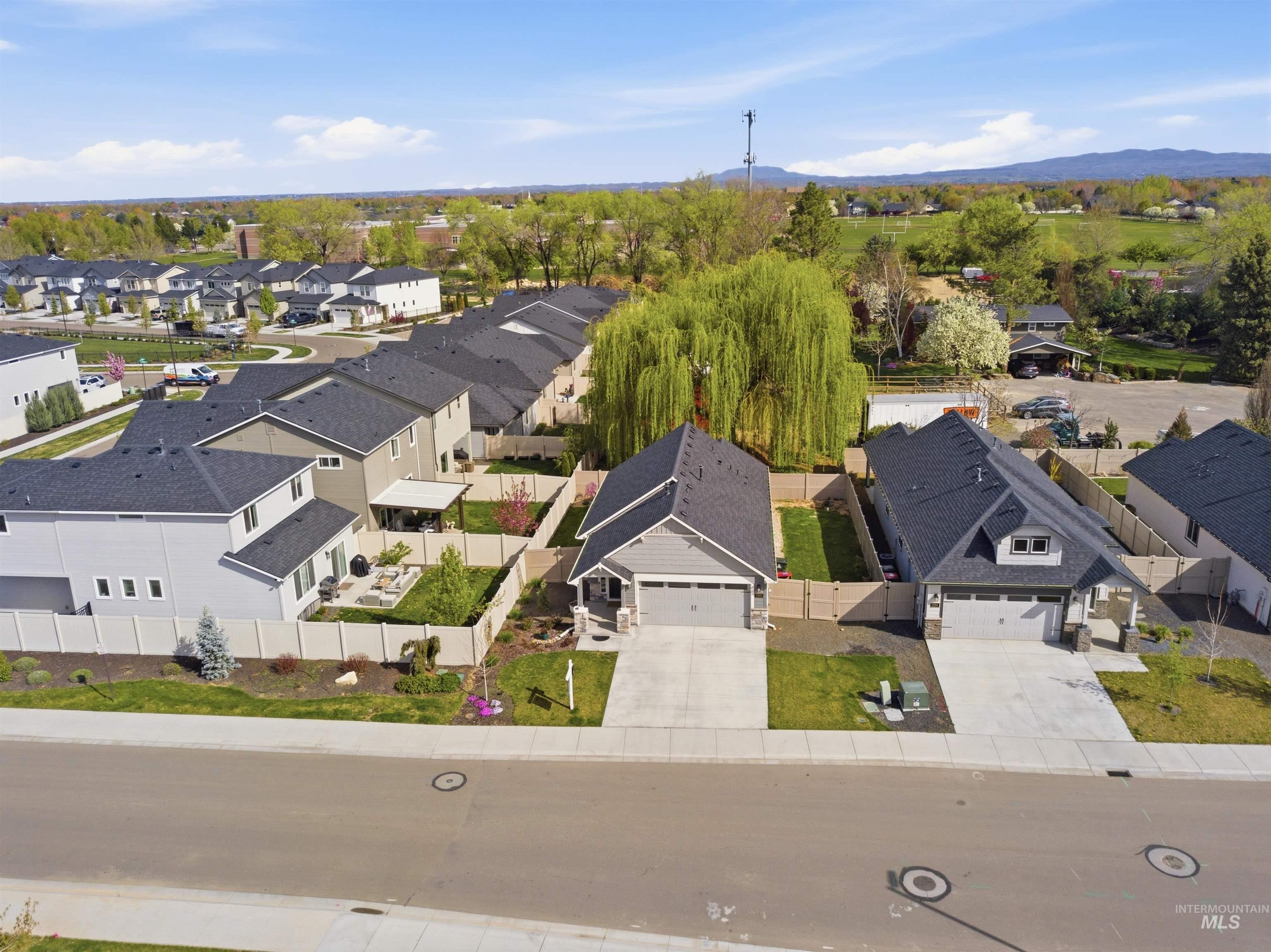 1398 W Woodpine St, Meridian, Idaho 83646, 2 Bedrooms, 2 Bathrooms, Residential For Sale, Price $399,999,MLS 98978193