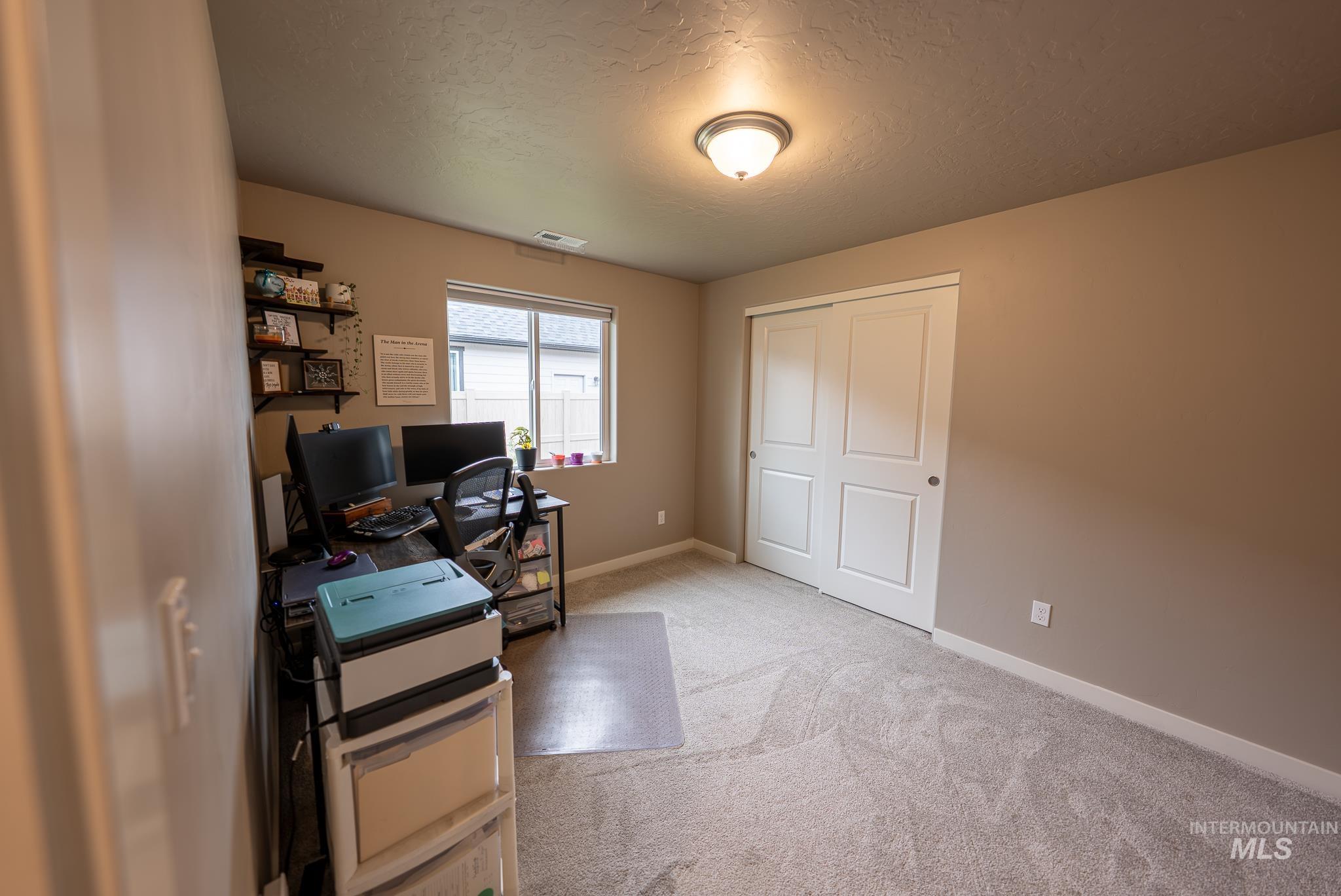 1398 W Woodpine St, Meridian, Idaho 83646, 2 Bedrooms, 2 Bathrooms, Residential For Sale, Price $404,999,MLS 98978193