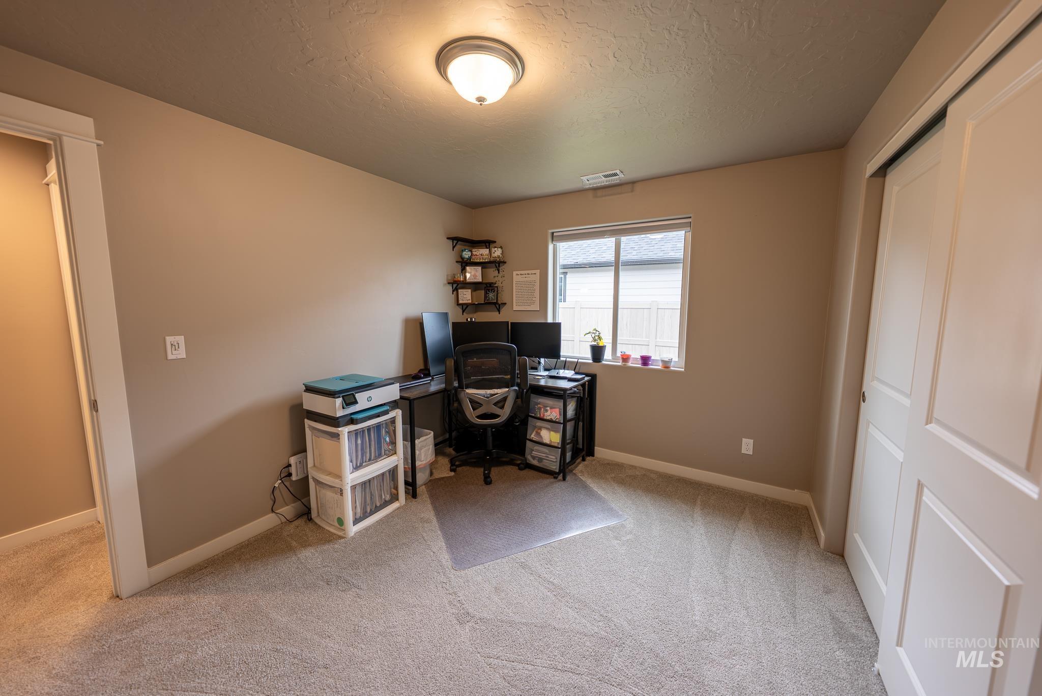 1398 W Woodpine St, Meridian, Idaho 83646, 2 Bedrooms, 2 Bathrooms, Residential For Sale, Price $404,999,MLS 98978193