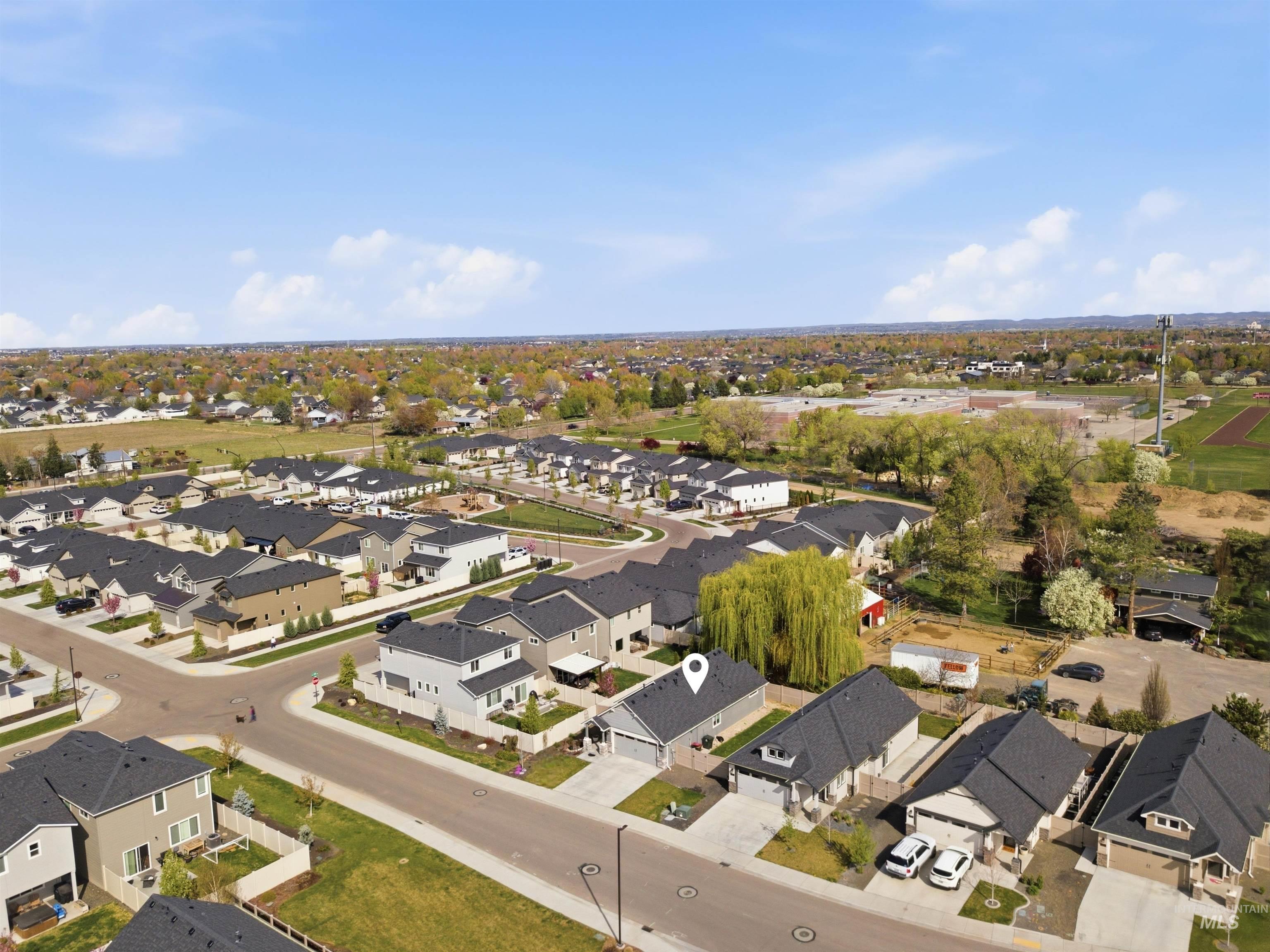 1398 W Woodpine St, Meridian, Idaho 83646, 2 Bedrooms, 2 Bathrooms, Residential For Sale, Price $399,999,MLS 98978193