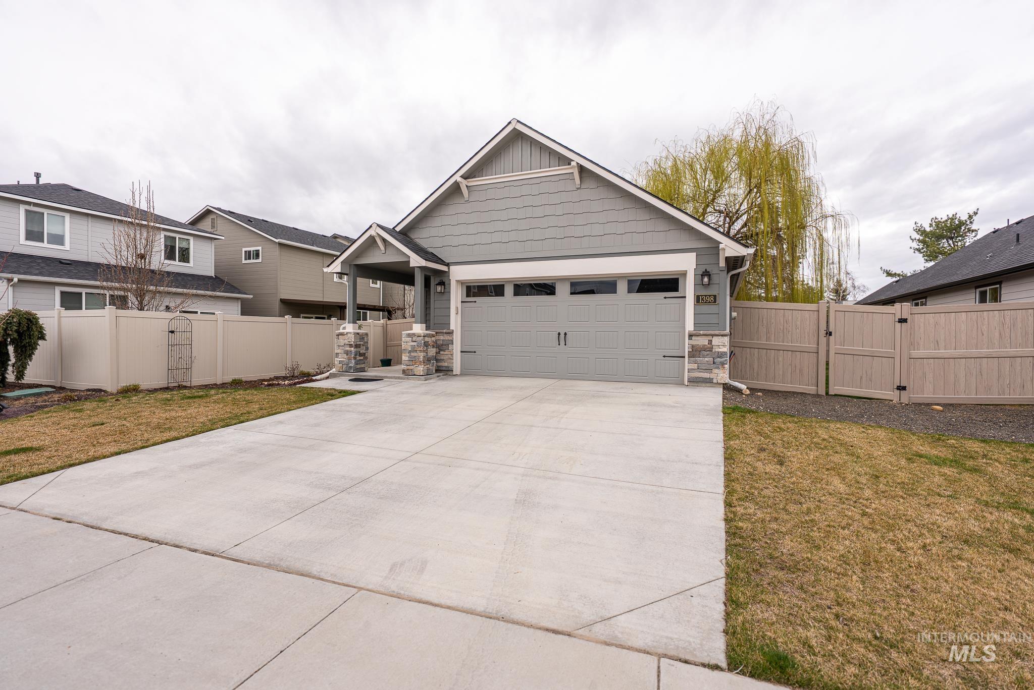 1398 W Woodpine St, Meridian, Idaho 83646, 2 Bedrooms, 2 Bathrooms, Residential For Sale, Price $404,999,MLS 98978193