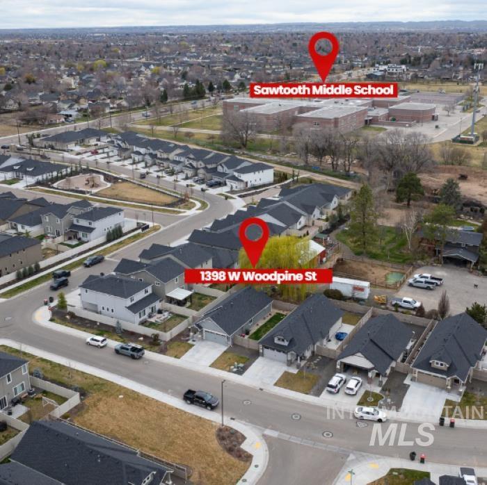 1398 W Woodpine St, Meridian, Idaho 83646, 2 Bedrooms, 2 Bathrooms, Residential For Sale, Price $399,999,MLS 98978193