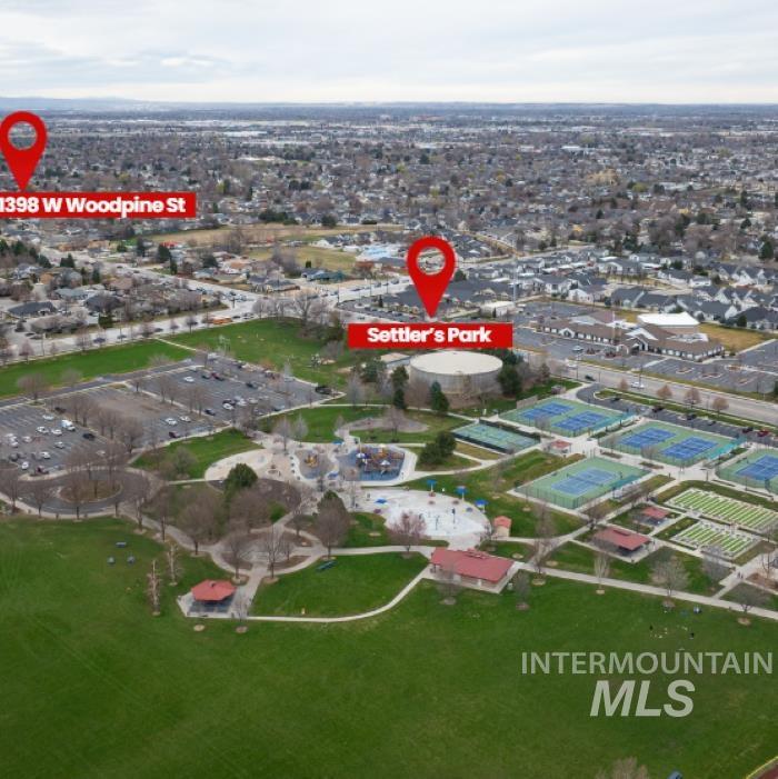 1398 W Woodpine St, Meridian, Idaho 83646, 2 Bedrooms, 2 Bathrooms, Residential For Sale, Price $404,999,MLS 98978193