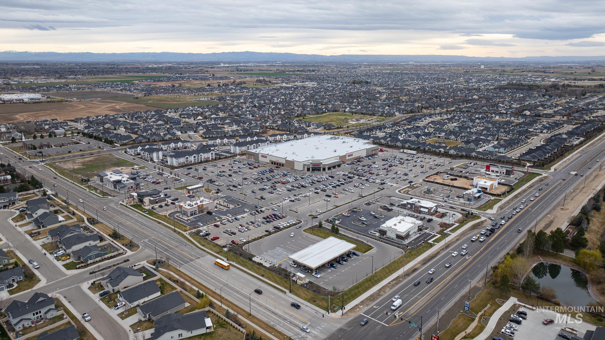 1398 W Woodpine St, Meridian, Idaho 83646, 2 Bedrooms, 2 Bathrooms, Residential For Sale, Price $404,999,MLS 98978193