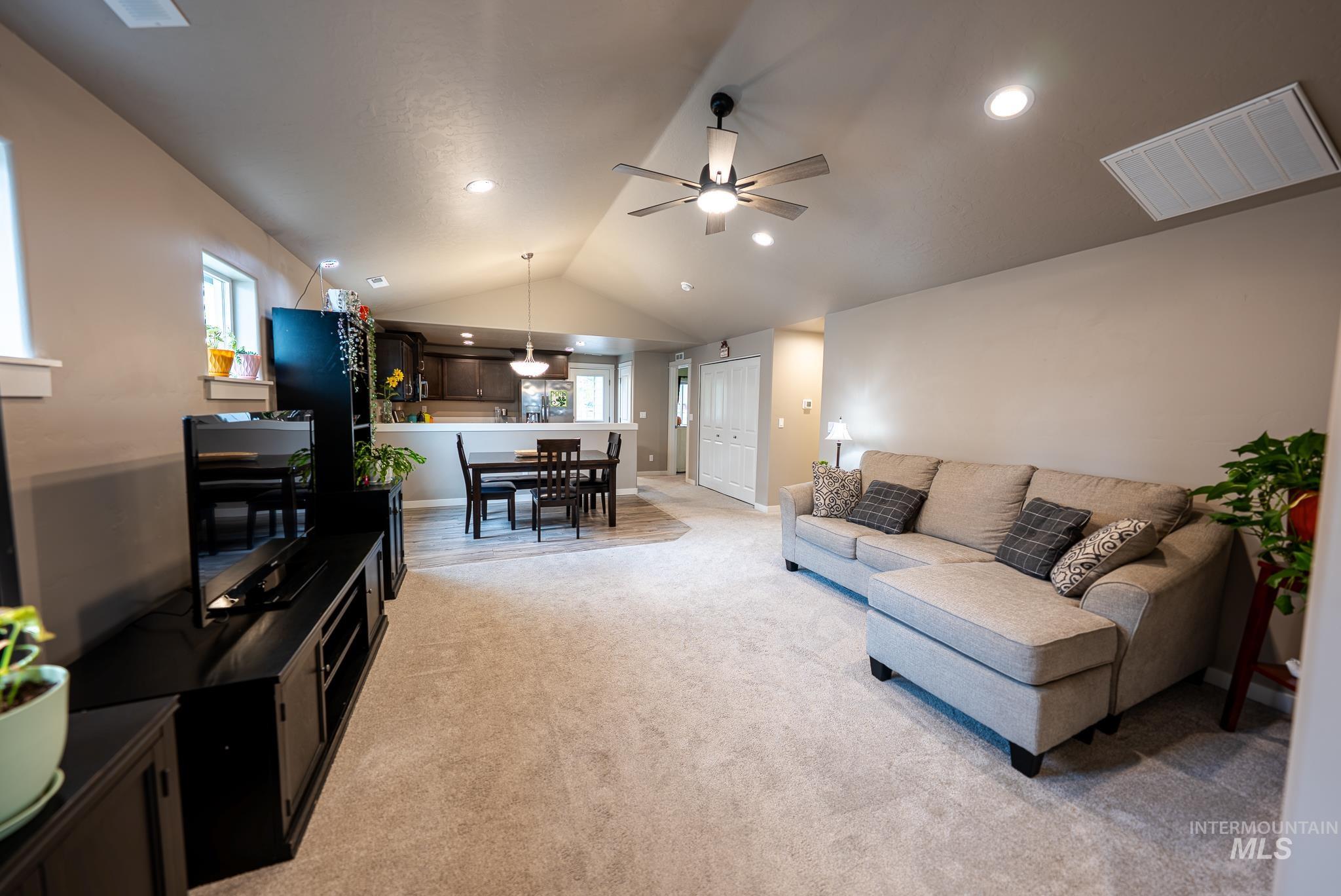 1398 W Woodpine St, Meridian, Idaho 83646, 2 Bedrooms, 2 Bathrooms, Residential For Sale, Price $404,999,MLS 98978193