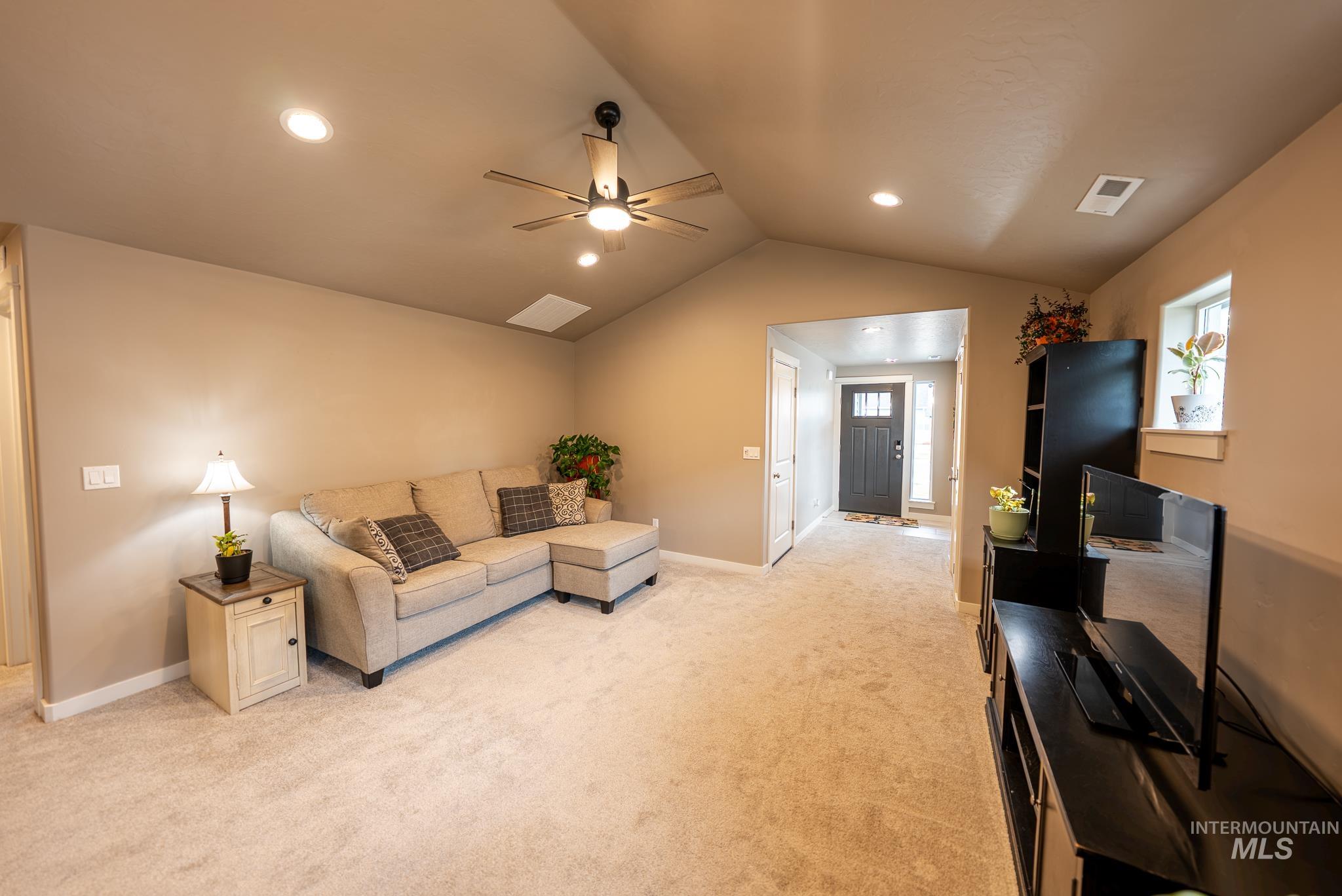 1398 W Woodpine St, Meridian, Idaho 83646, 2 Bedrooms, 2 Bathrooms, Residential For Sale, Price $404,999,MLS 98978193