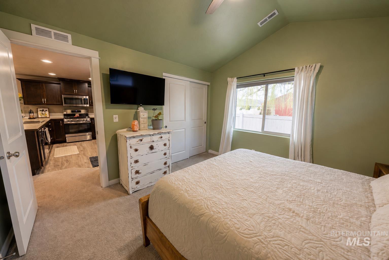 1398 W Woodpine St, Meridian, Idaho 83646, 2 Bedrooms, 2 Bathrooms, Residential For Sale, Price $399,999,MLS 98978193