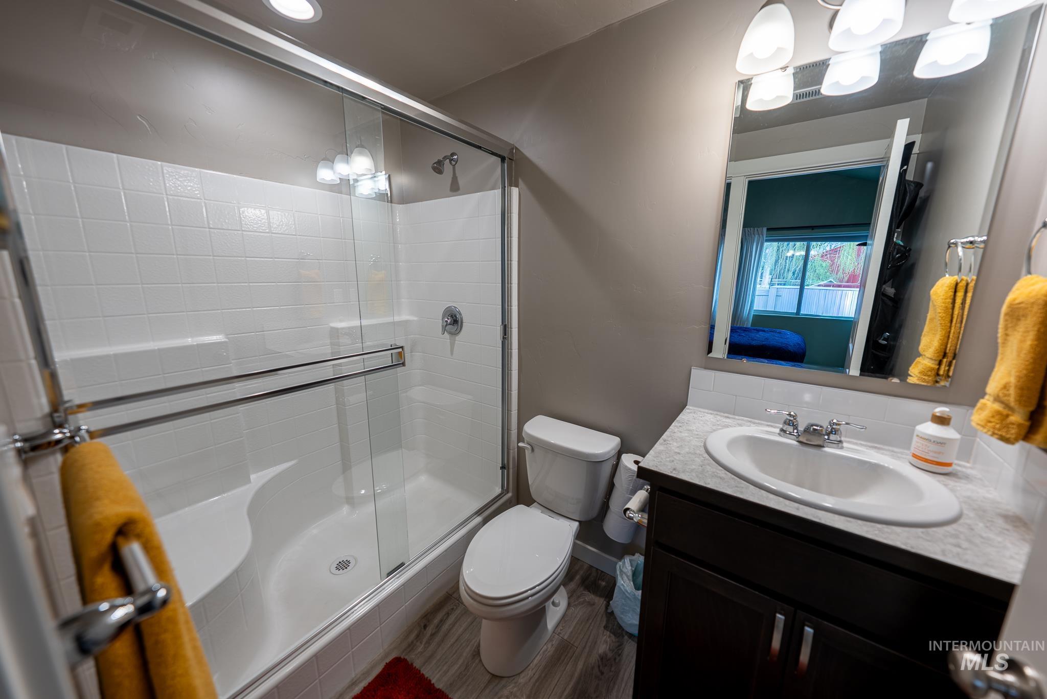 1398 W Woodpine St, Meridian, Idaho 83646, 2 Bedrooms, 2 Bathrooms, Residential For Sale, Price $399,999,MLS 98978193