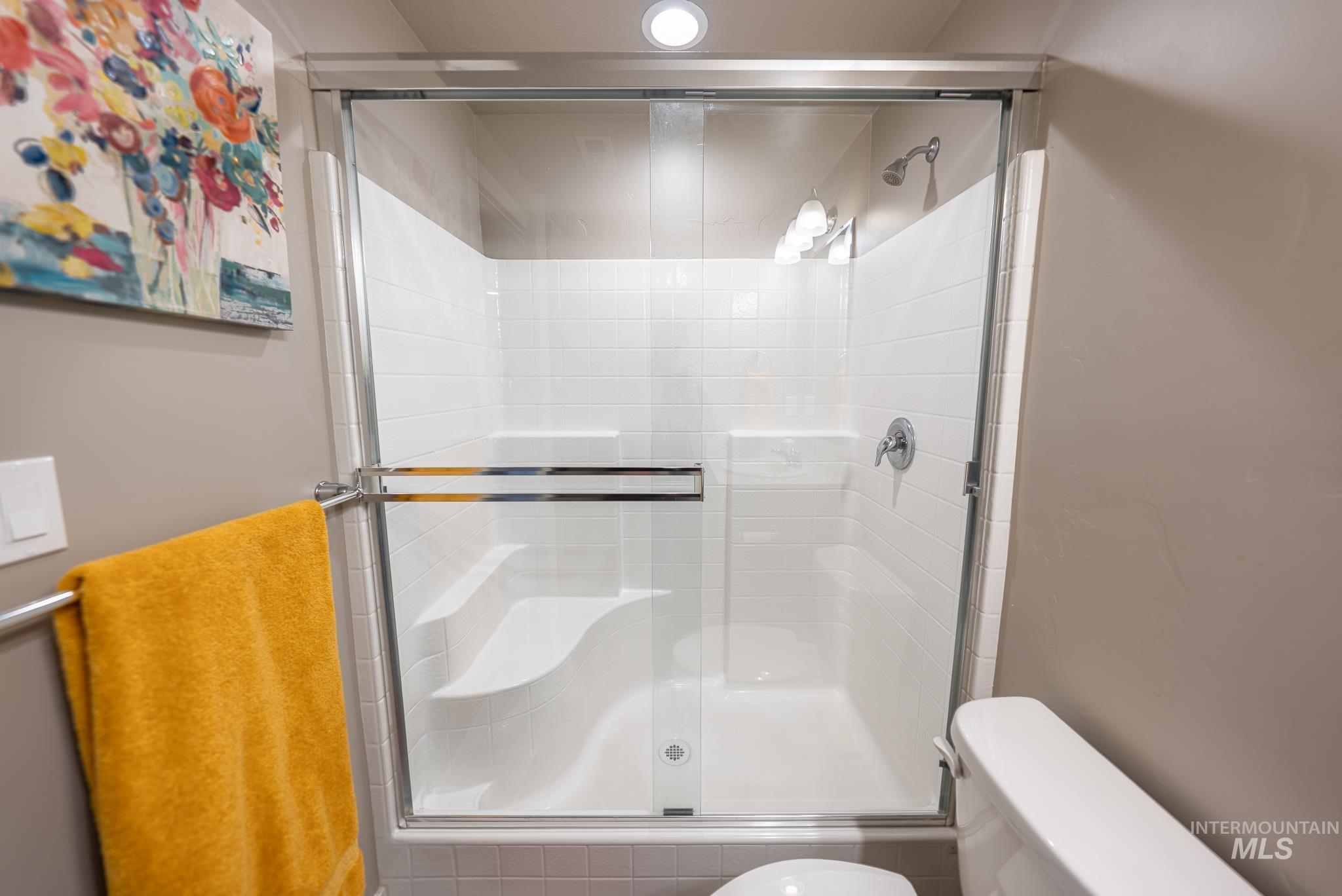 1398 W Woodpine St, Meridian, Idaho 83646, 2 Bedrooms, 2 Bathrooms, Residential For Sale, Price $399,999,MLS 98978193