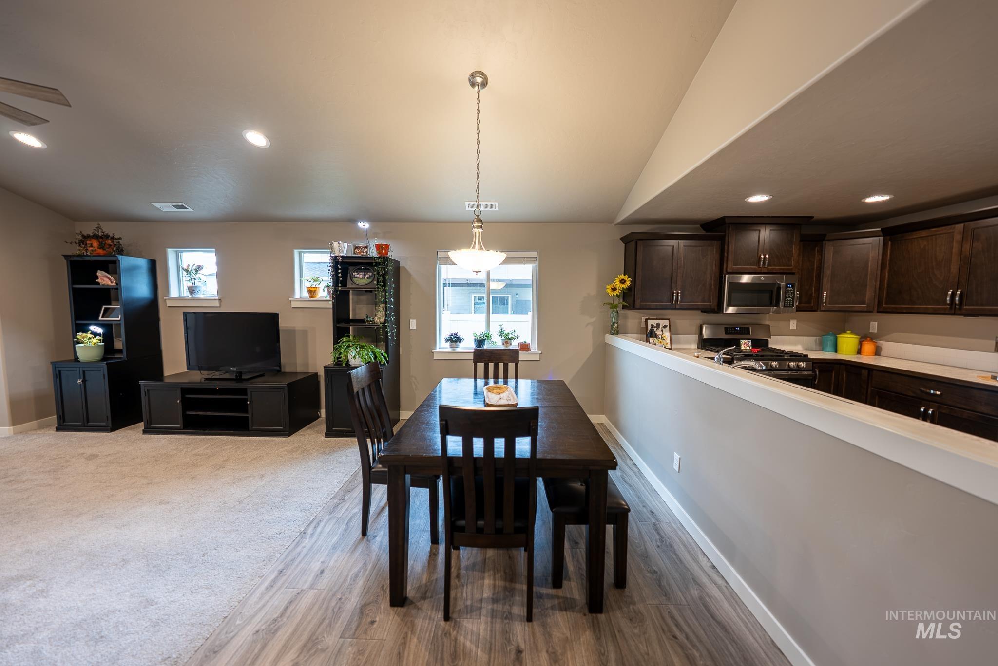 1398 W Woodpine St, Meridian, Idaho 83646, 2 Bedrooms, 2 Bathrooms, Residential For Sale, Price $404,999,MLS 98978193