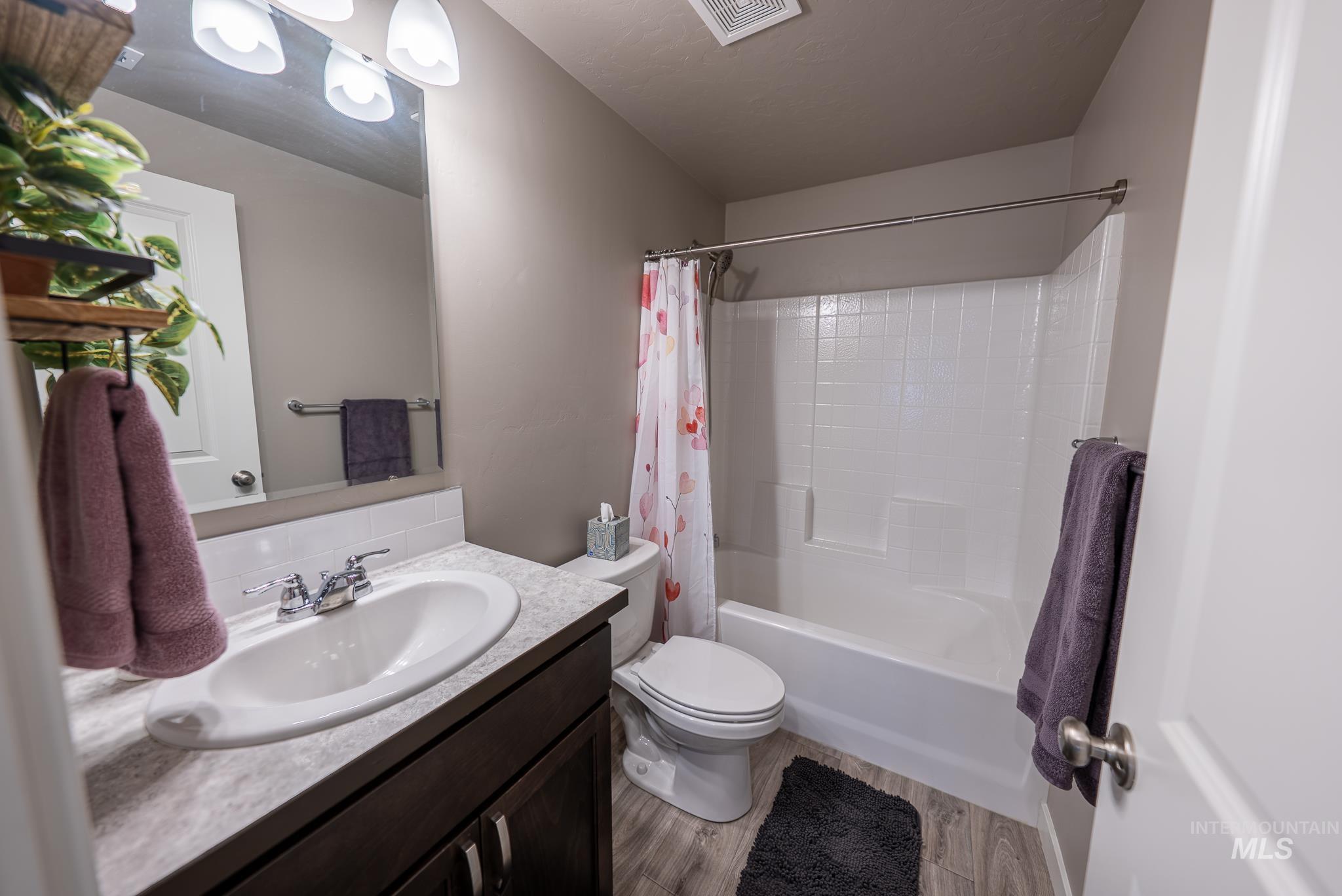 1398 W Woodpine St, Meridian, Idaho 83646, 2 Bedrooms, 2 Bathrooms, Residential For Sale, Price $399,999,MLS 98978193