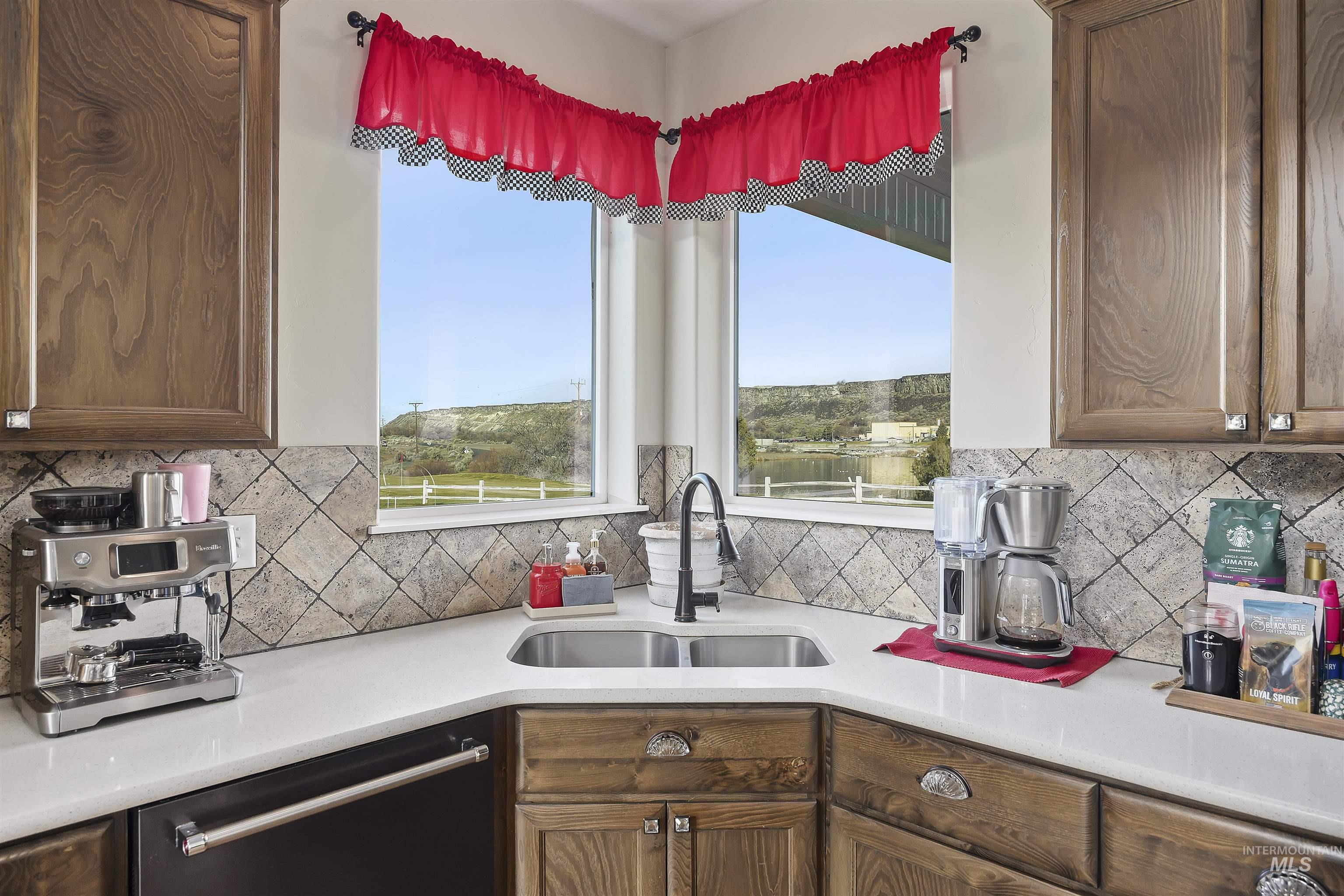 324 Clear Lake Ln, Buhl, Idaho 83316, 3 Bedrooms, 2.5 Bathrooms, Residential For Sale, Price $629,000,MLS 98978194