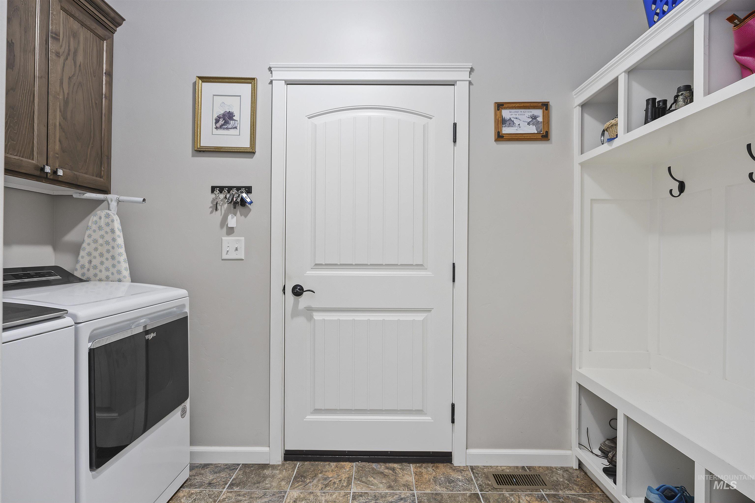 324 Clear Lake Ln, Buhl, Idaho 83316, 3 Bedrooms, 2.5 Bathrooms, Residential For Sale, Price $629,000,MLS 98978194